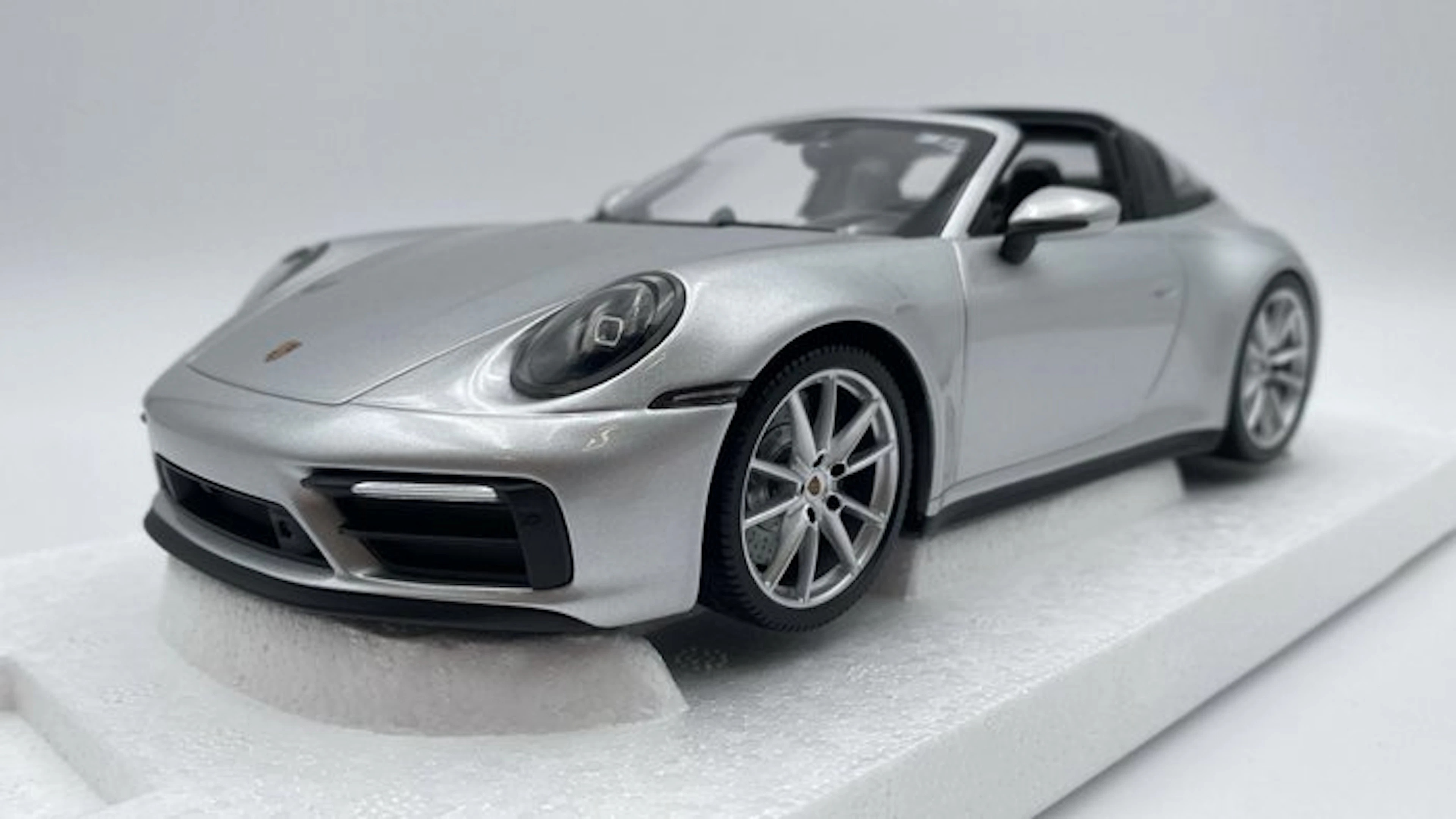 MiniChamps 1:18 - Model car - Porsche 911 Targa 4 GTS - (cod.S20)