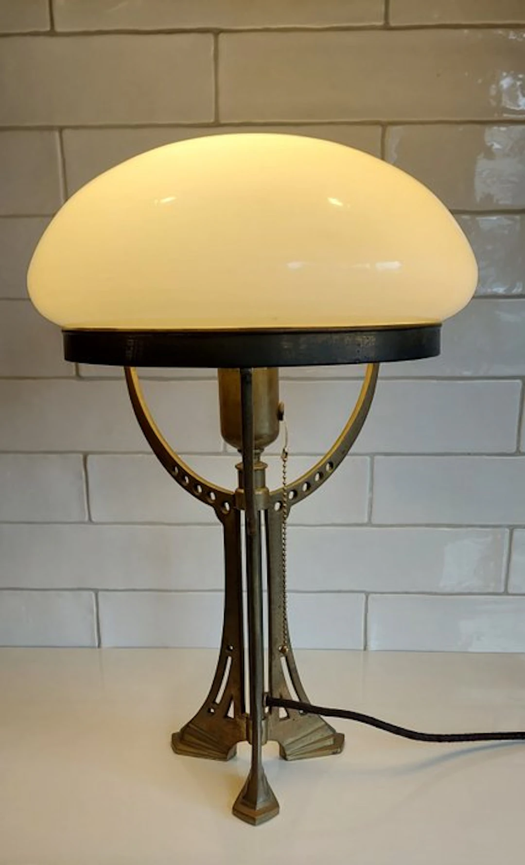 Table lamp - brass & opal glass - Art Nouveau table lamp