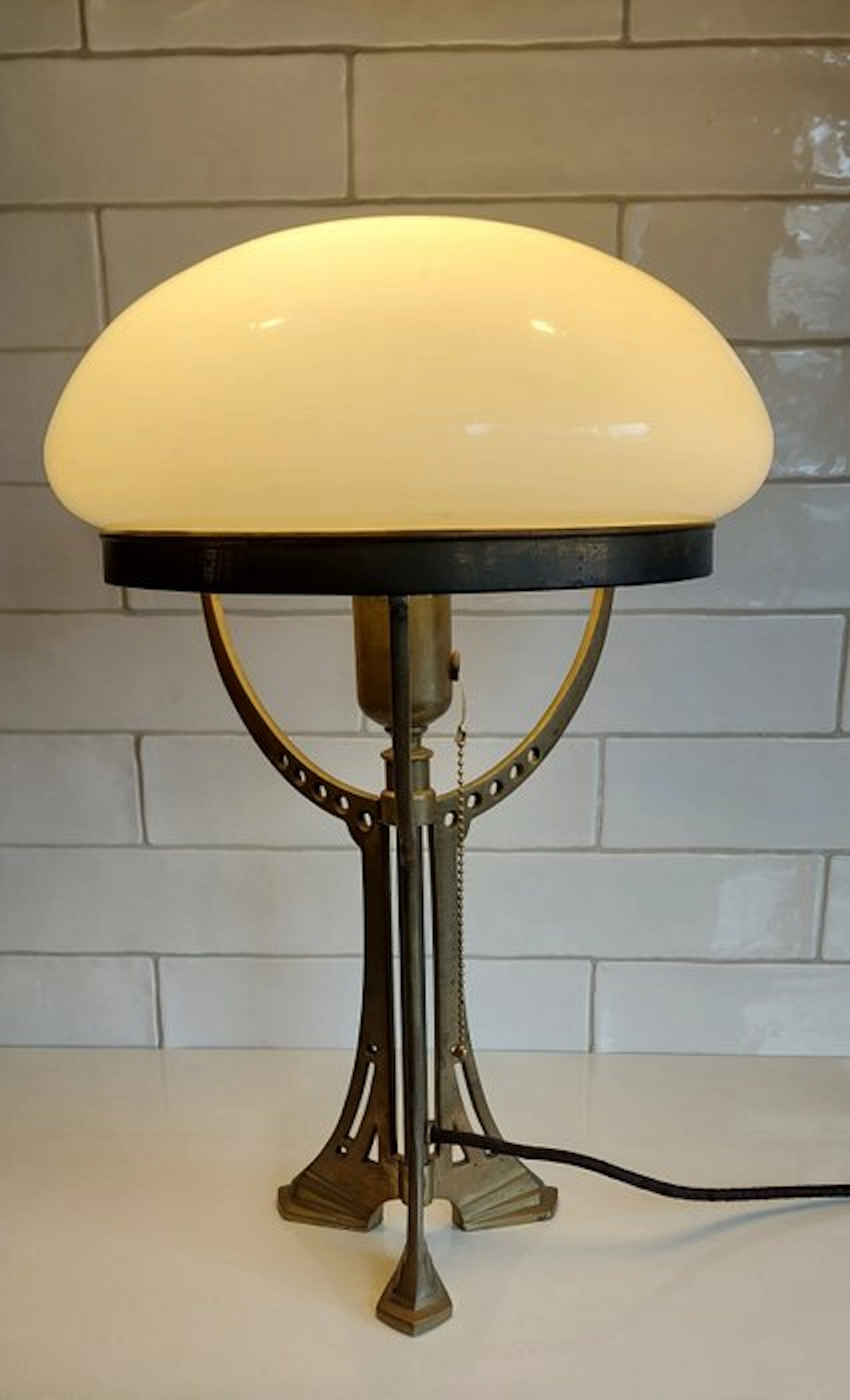 Table lamp - brass & opal glass - Art Nouveau table lamp