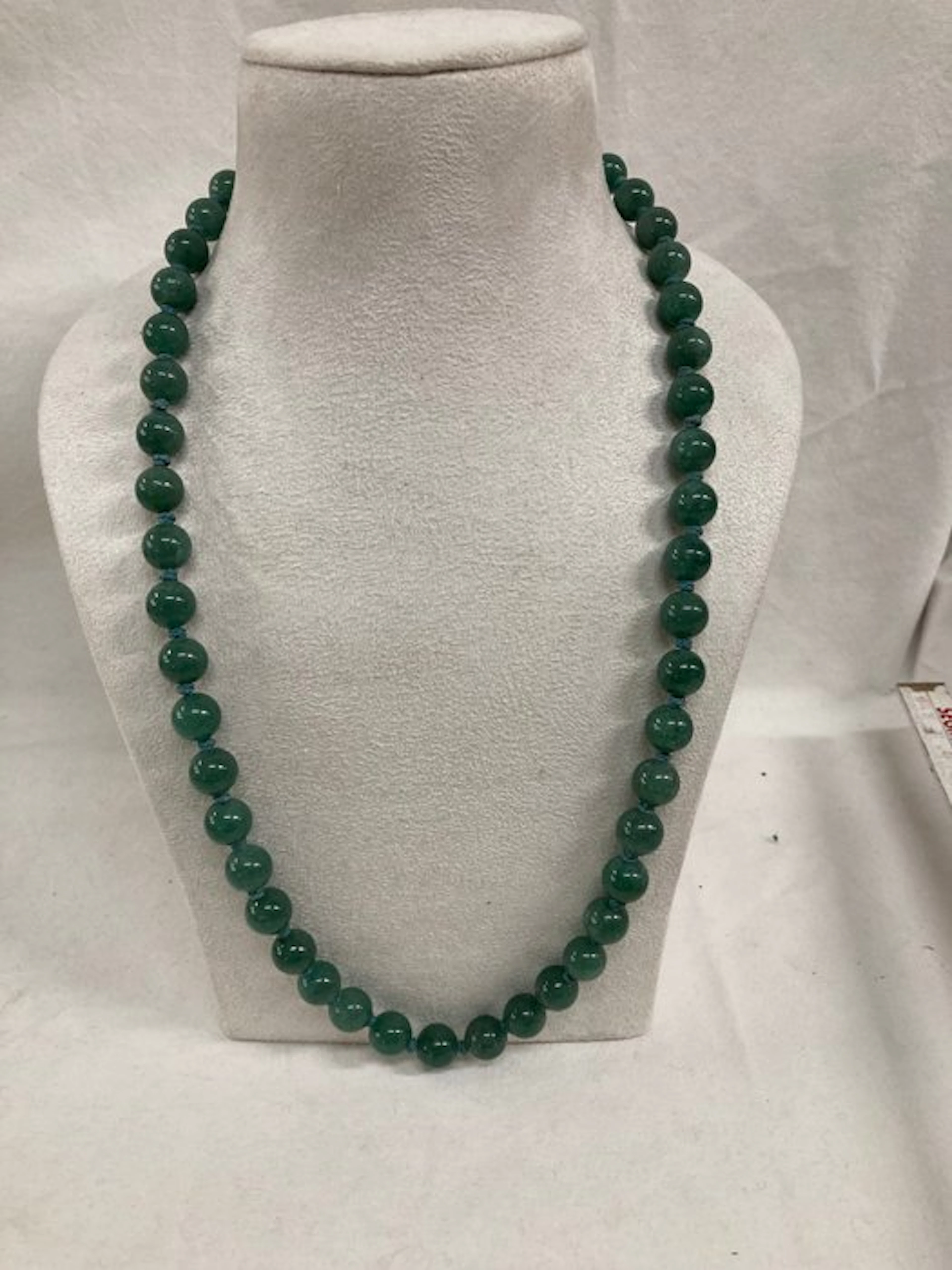 Very beautiful old knotted necklace made of jadeite beads