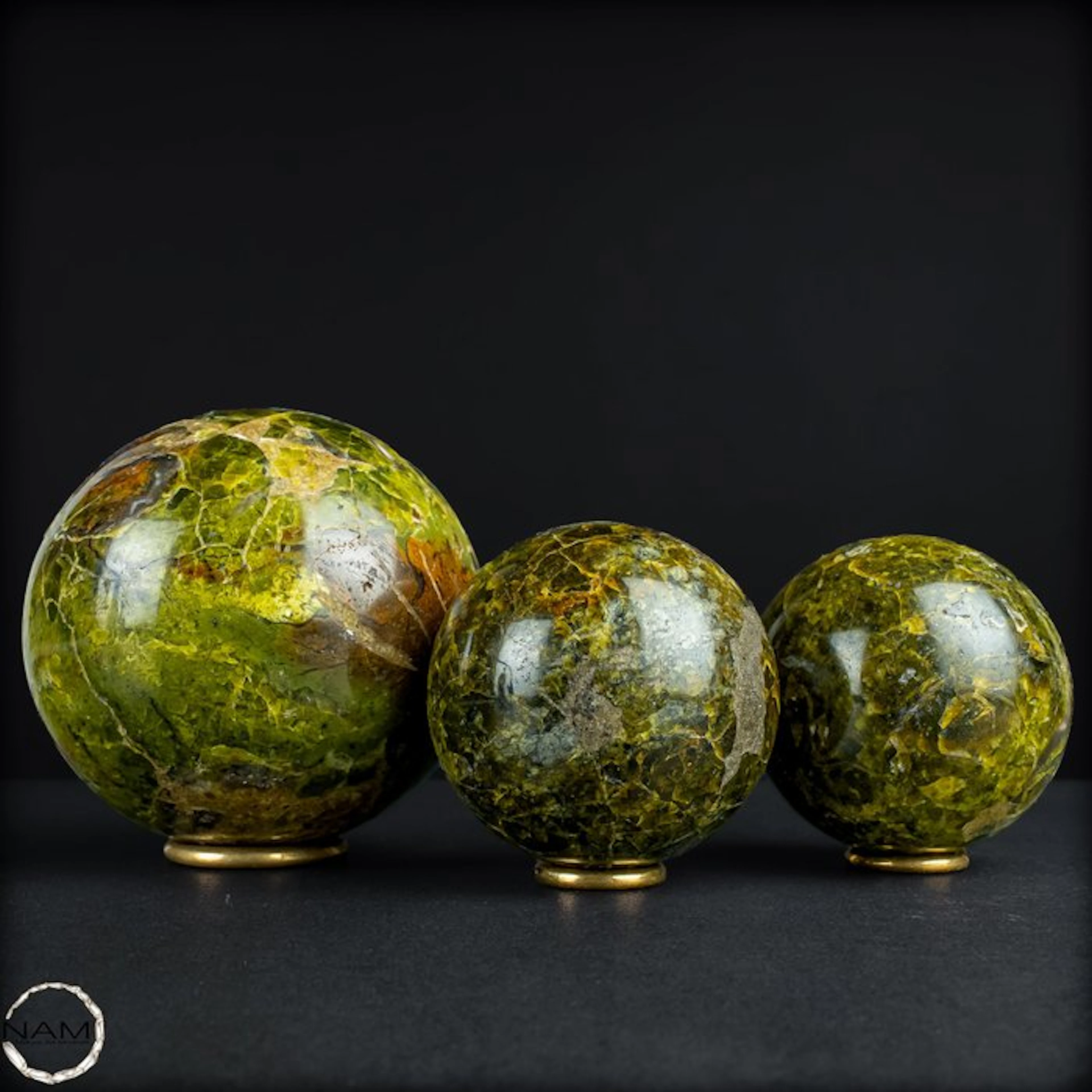 Green Opal – Green opal spheres – a lively trio in rich...