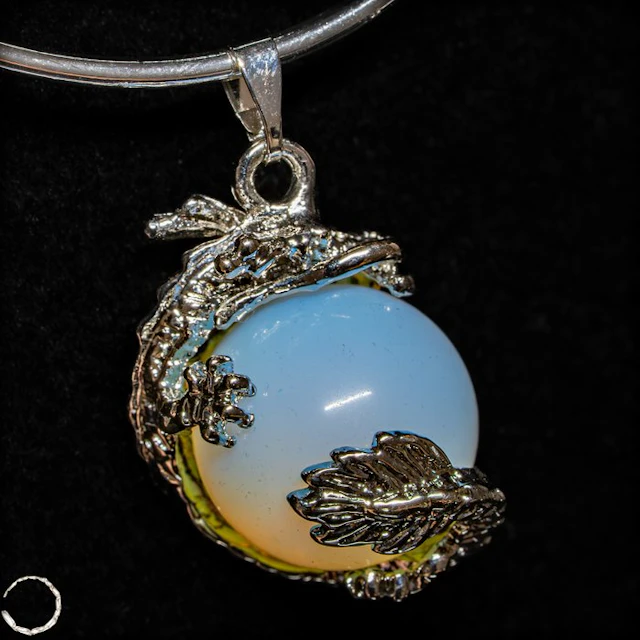 Beautiful opalite pendant from China – mystical elegance 51.8 ct- 10.36 g