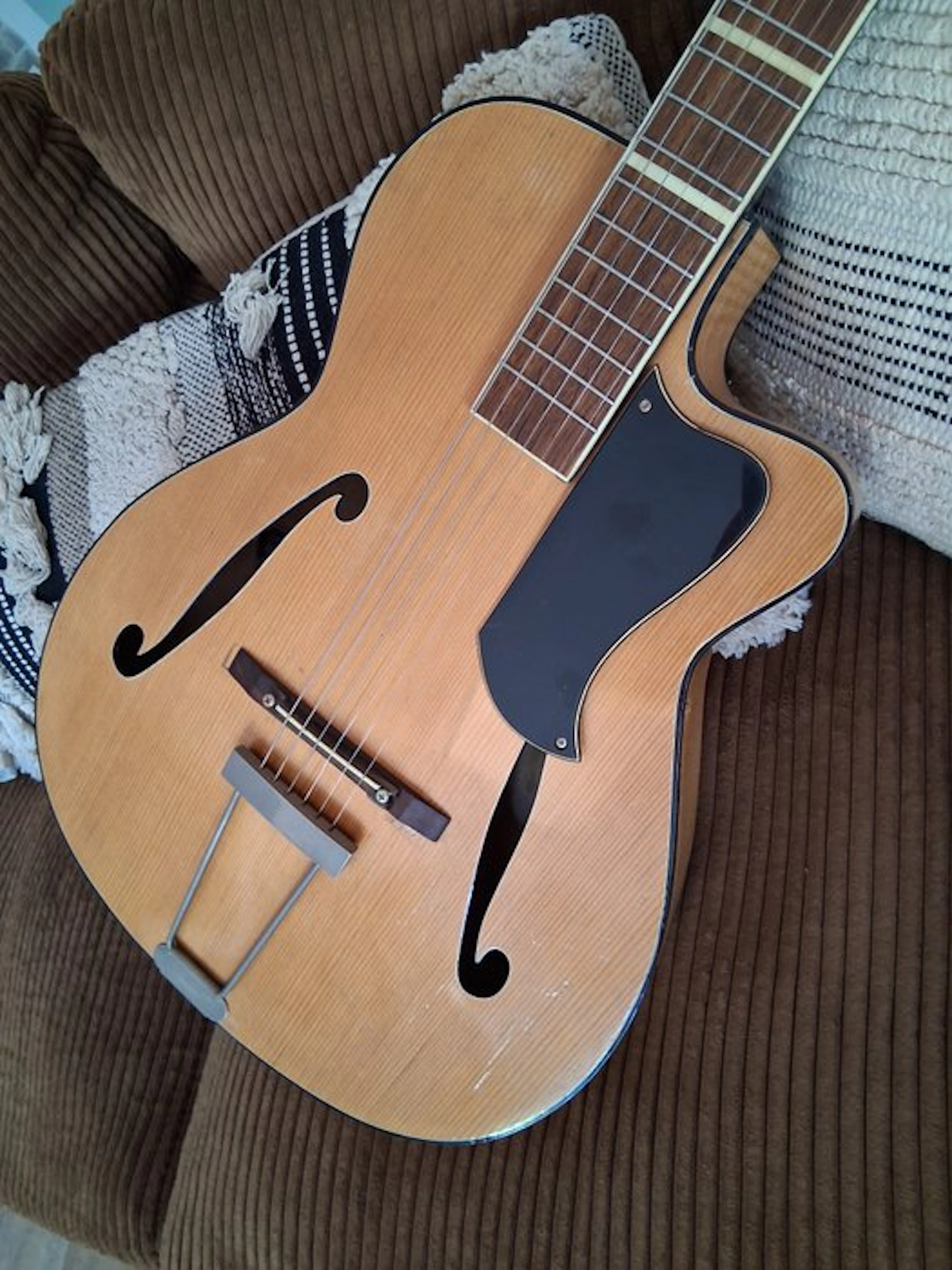 WOLFGANG HÜTTL - ARCHTOP - - Archtop guitar - Germany - 1957 (No reserve price)