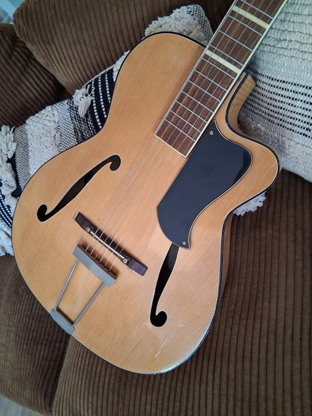 WOLFGANG HÜTTL - ARCHTOP - - Archtop guitar - Germany - 1957 (No reserve price)