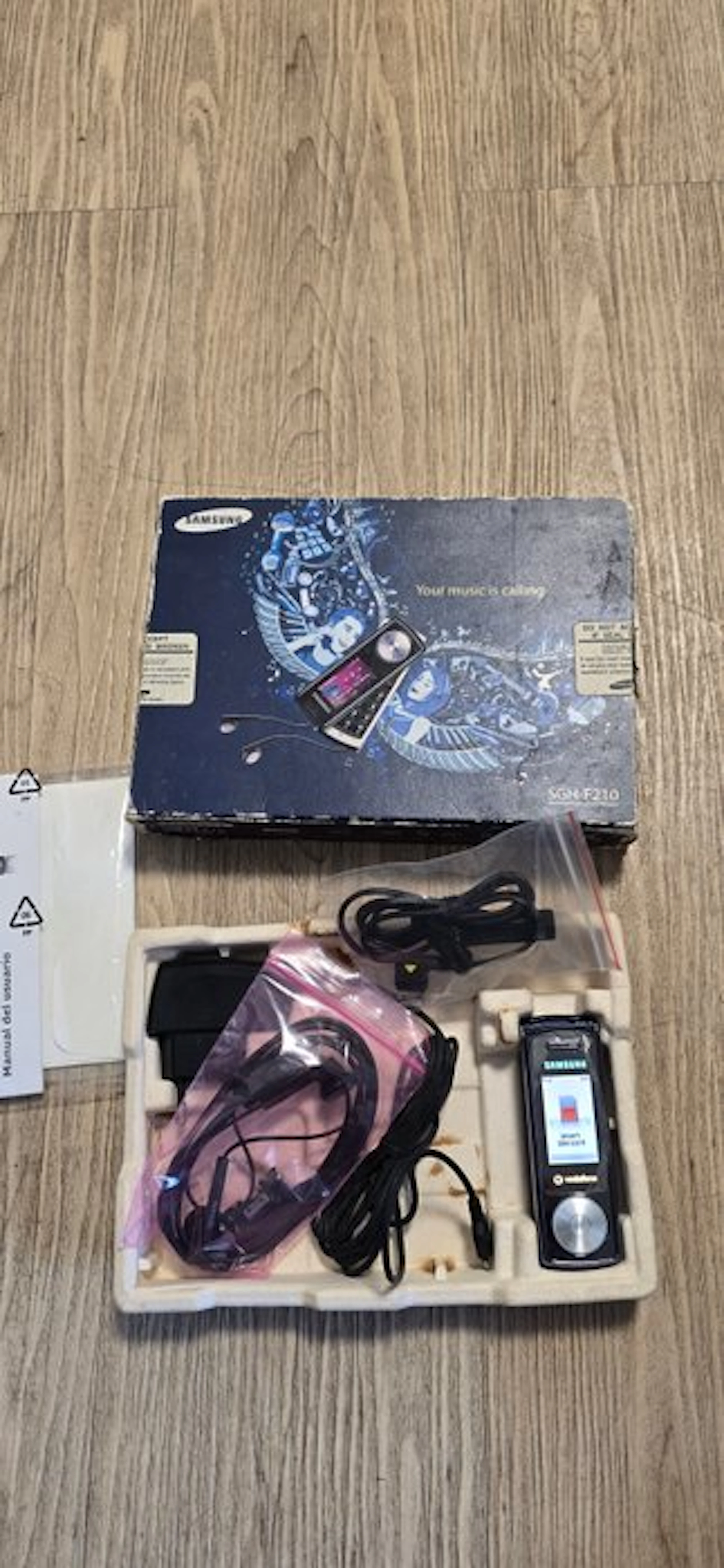 Samsung SGH - F210 - Mobile phone - In original box