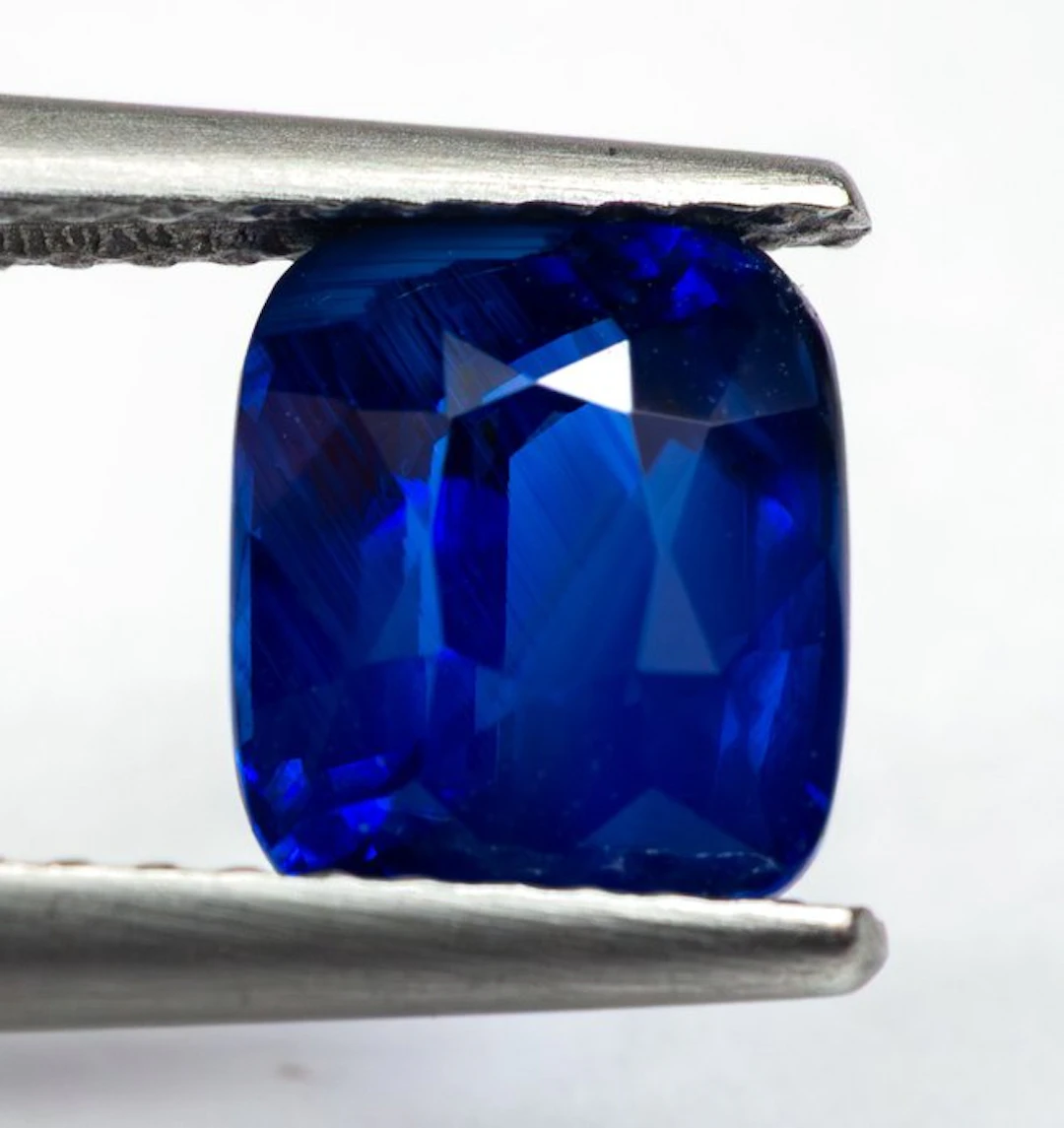 Sapphire - 2.01 ct - Gem Report Antwerp (GRA) - Blue (Ceylon)