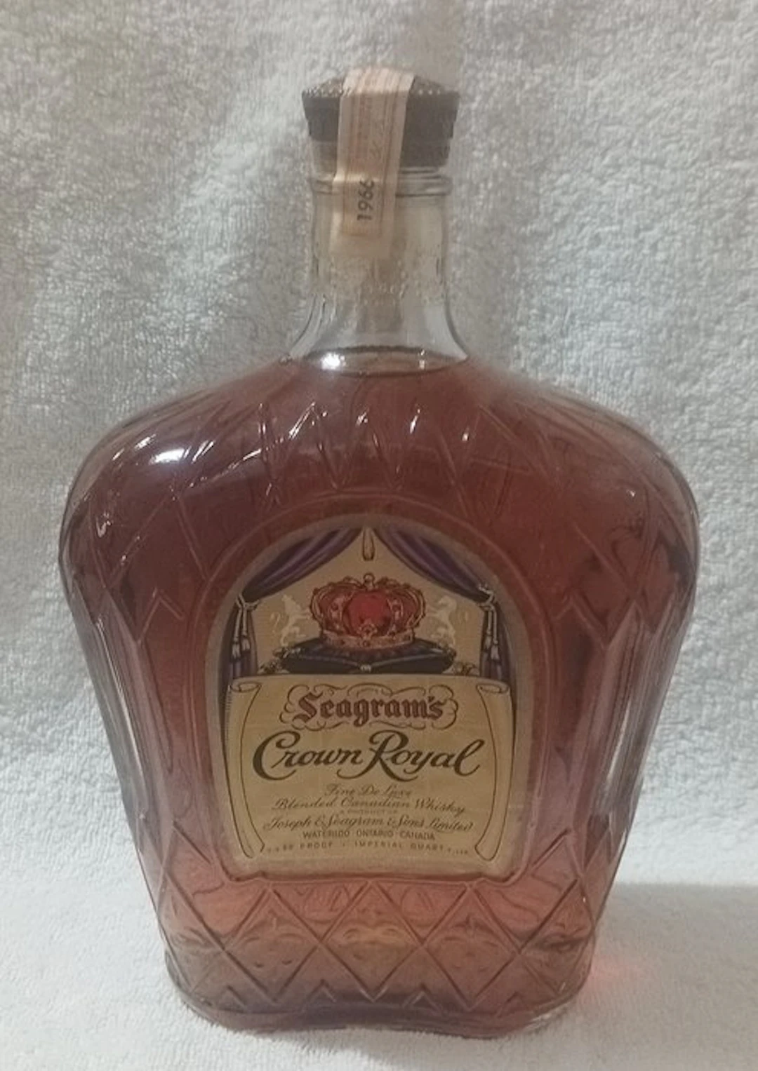 Crown Royal 1966 Fine de Luxe - Imperial Quart - 1.13 Litres