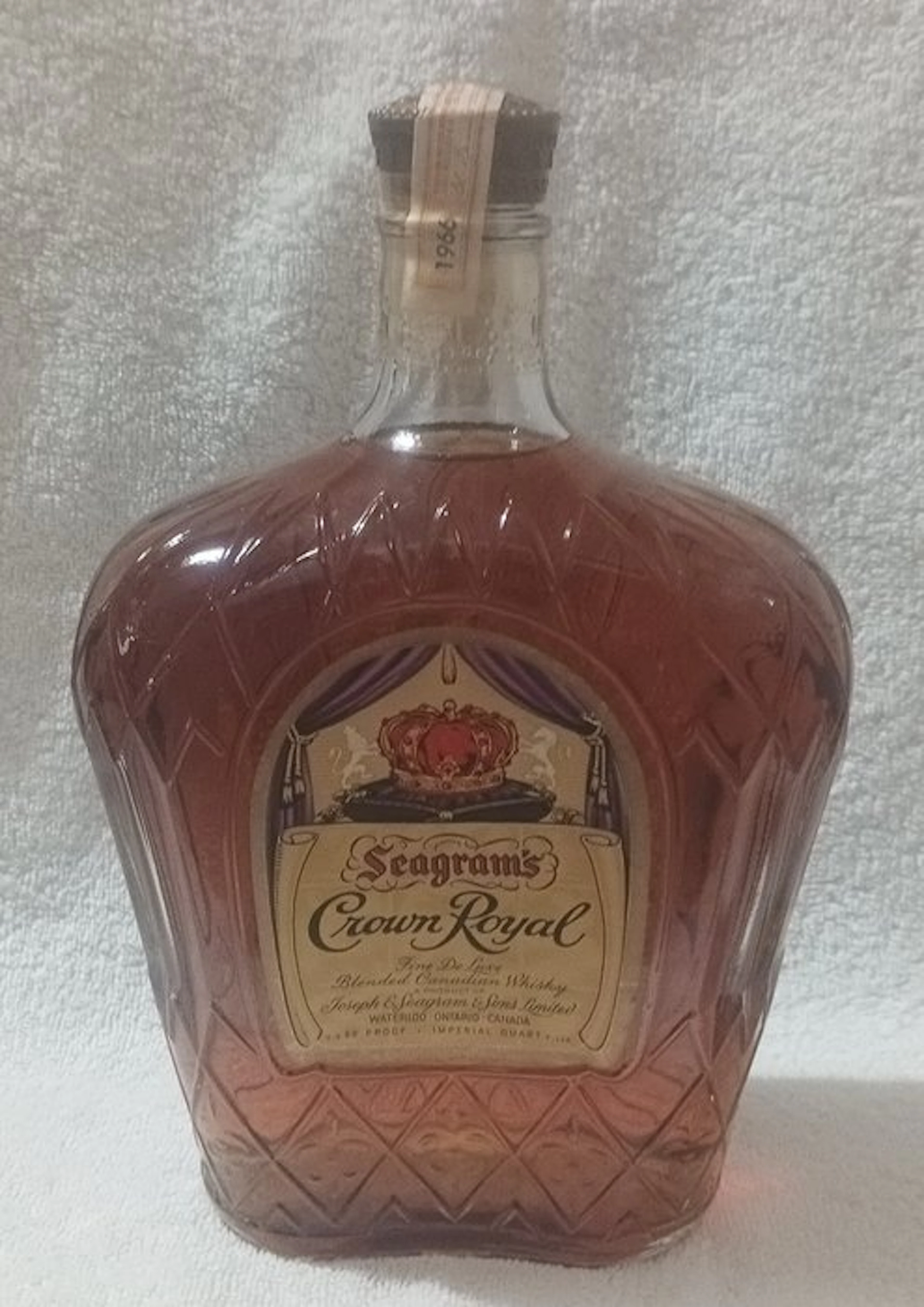 Crown Royal 1966 Fine de Luxe - Imperial Quart - 1.13 Litres