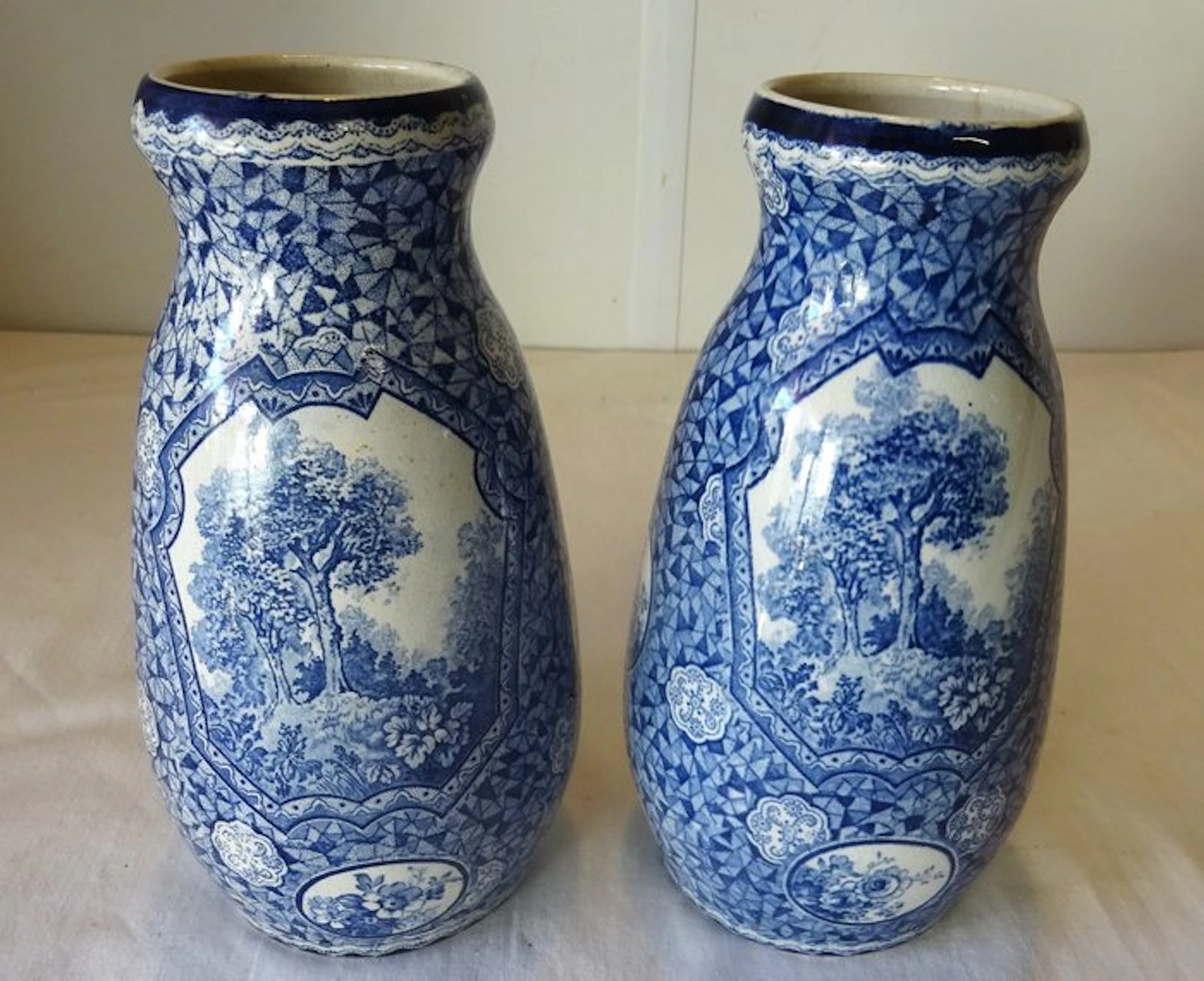 Franz Anton Mehlem (Royal Bonn) - Vase (2) - Set of cabinet vases
