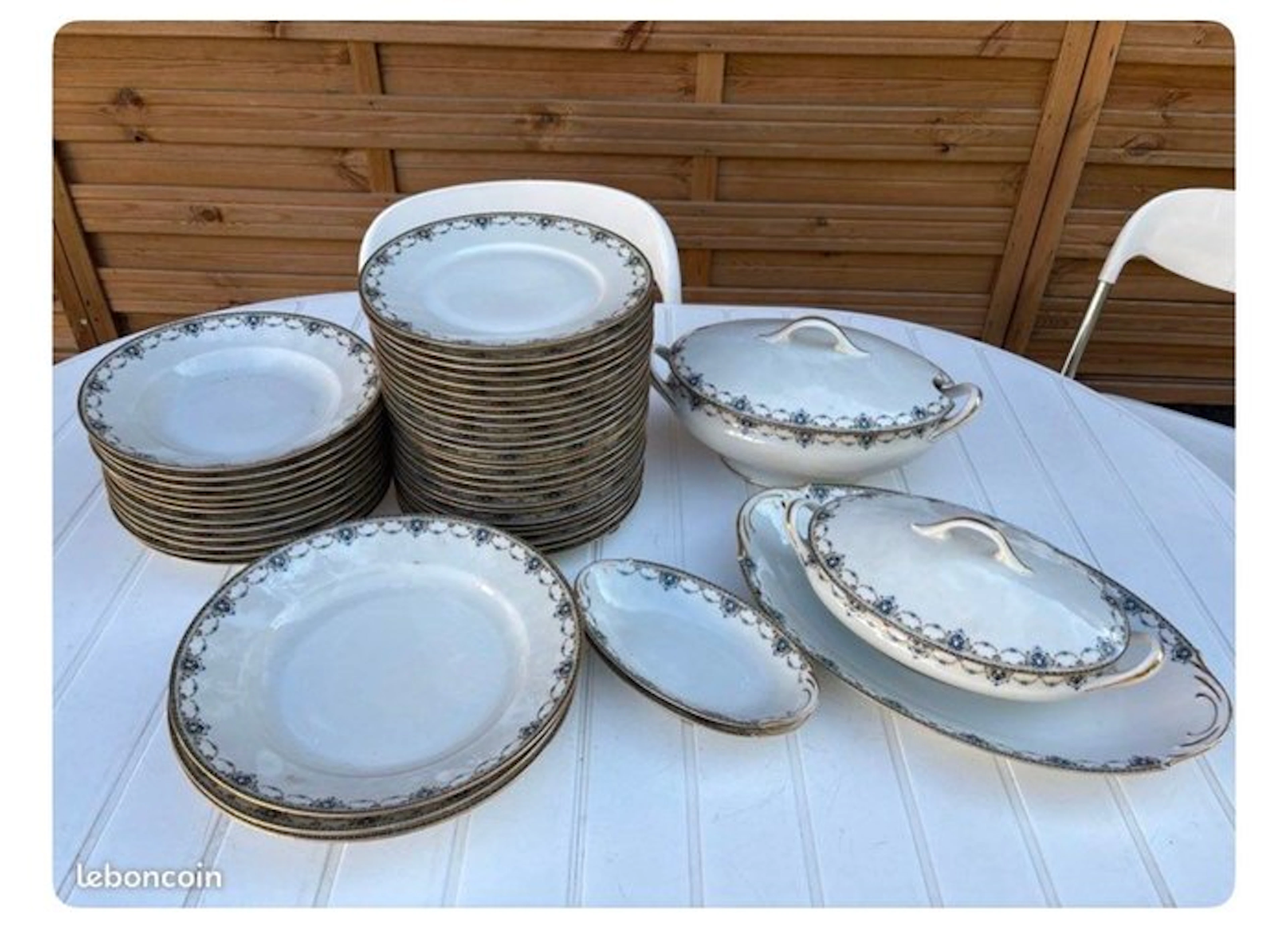 Limoges, Aux Louis de France - Dinner set for 12 (42) - Porcelain - Limoges