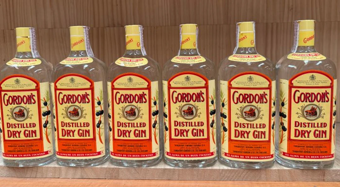Gordon's - Distilled Dry Gin - b. 1970s - 1.0 Litre - 6 bottles