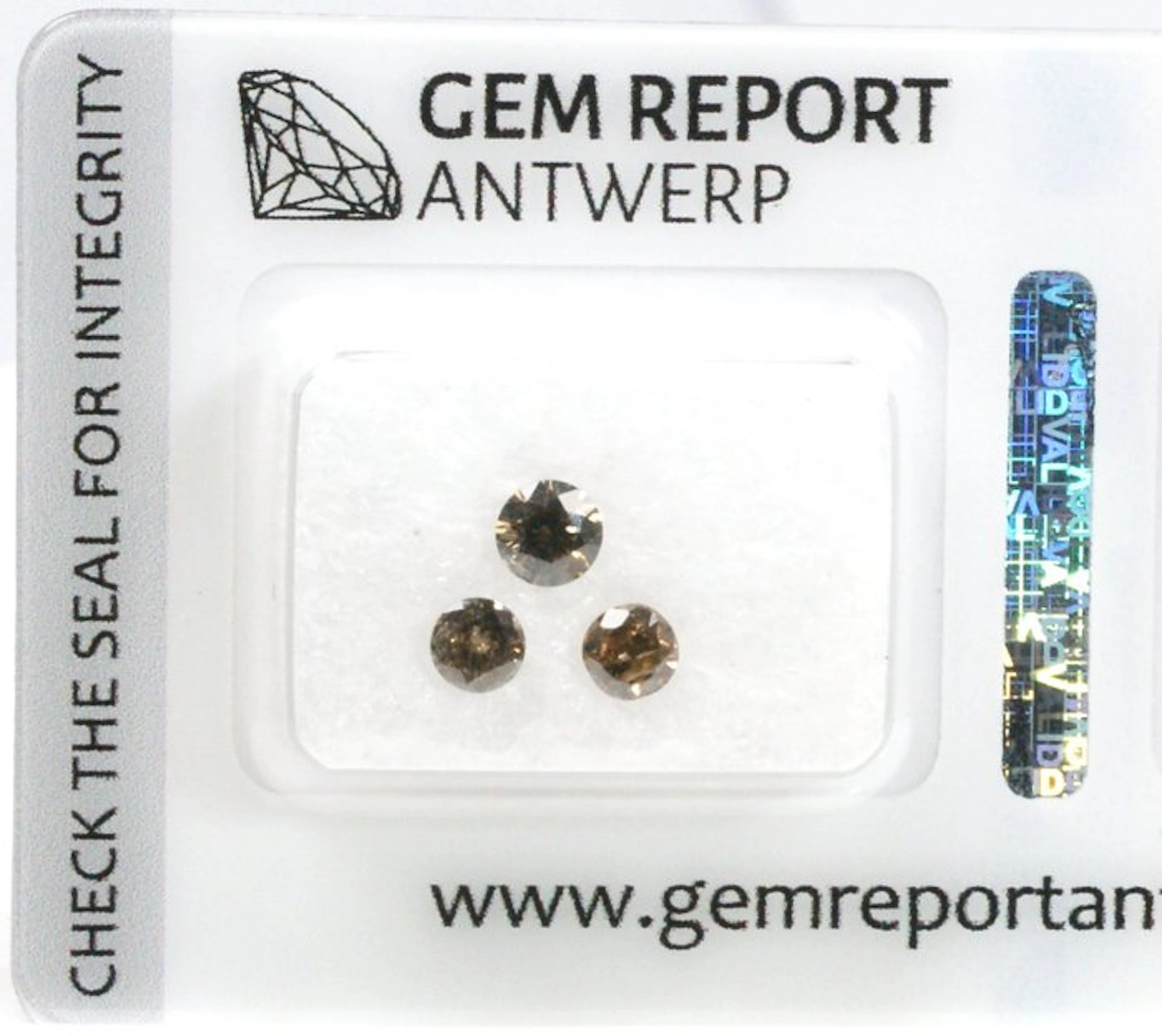 3 pcs Diamond (Natural coloured) - 0.64 ct - Round...