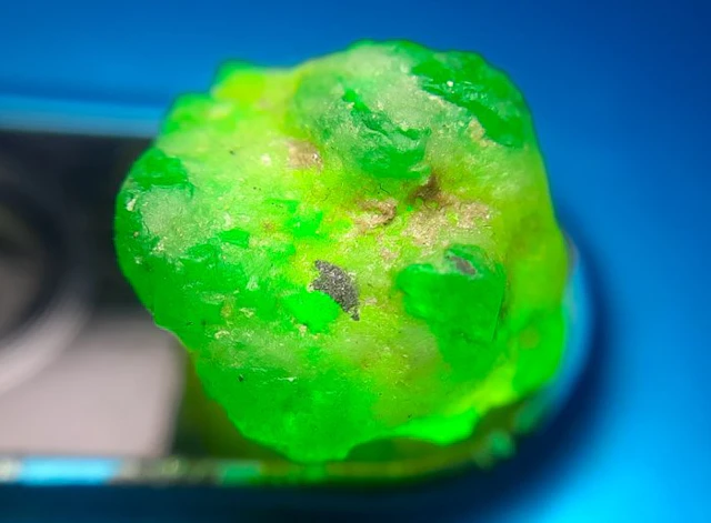 6 ct - Untreated Natural Emerald - Rough- 1.2 g