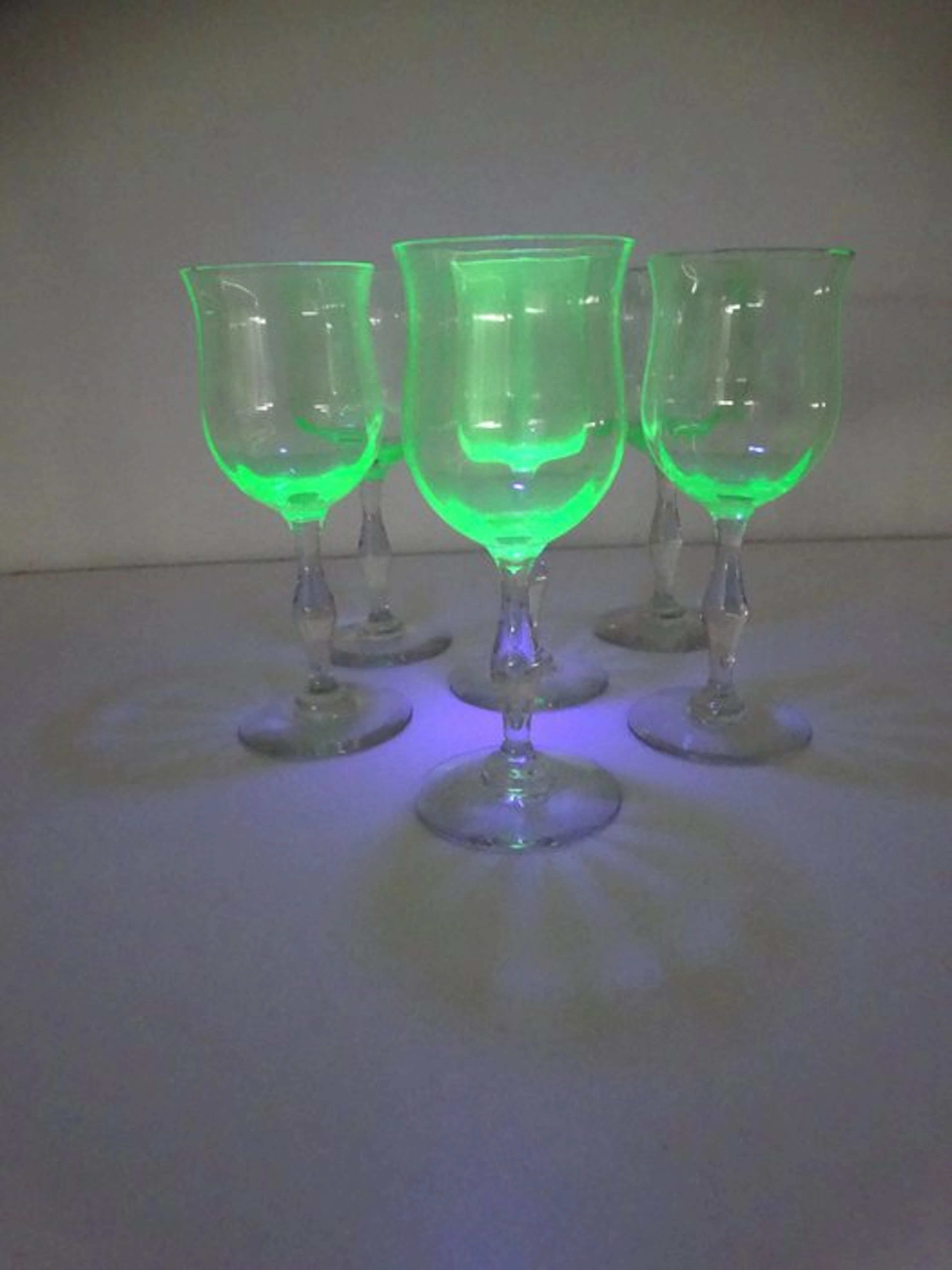 Drinking service (6) - Glass, Uranium glass - Uranium glasses