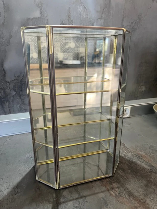 Display cabinet - Glass, brass and mirror