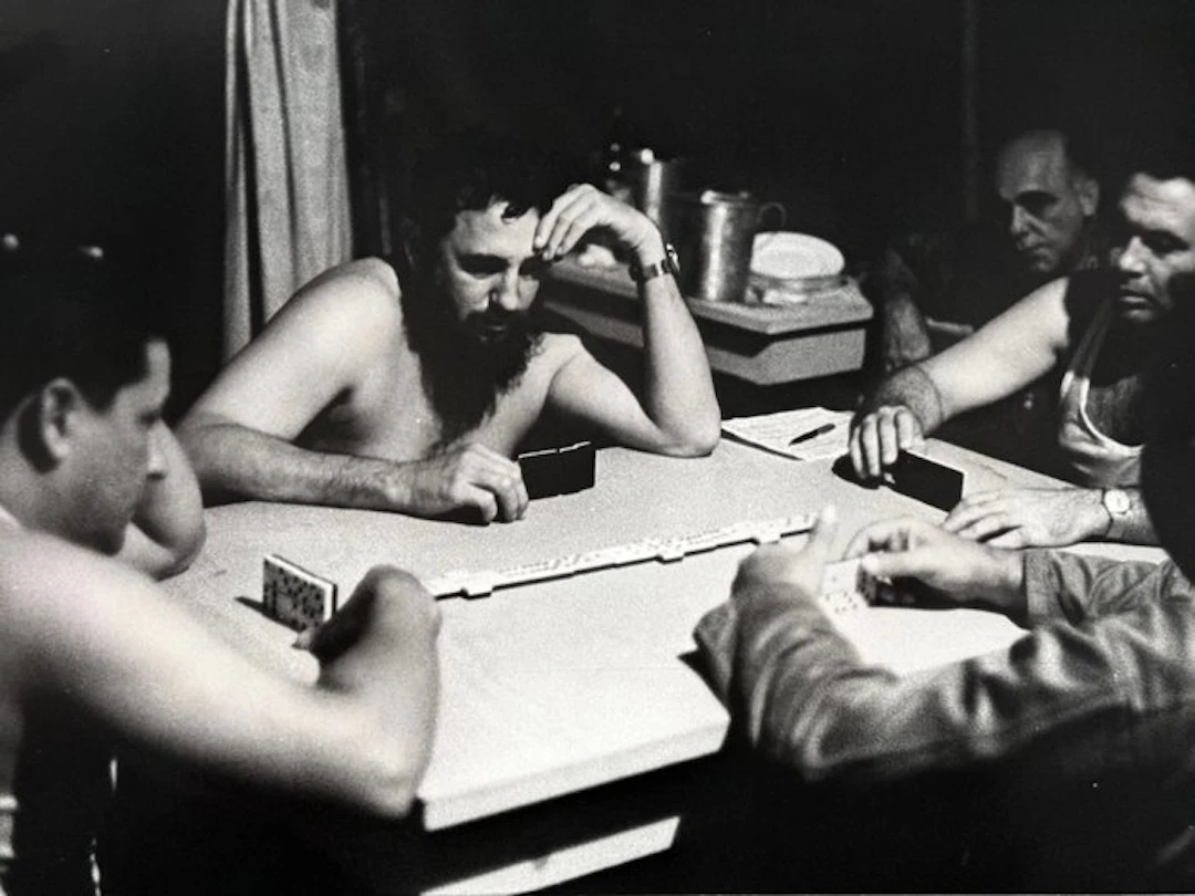 Alberto Korda (1928–2001) - Fidel Castro jugando al...