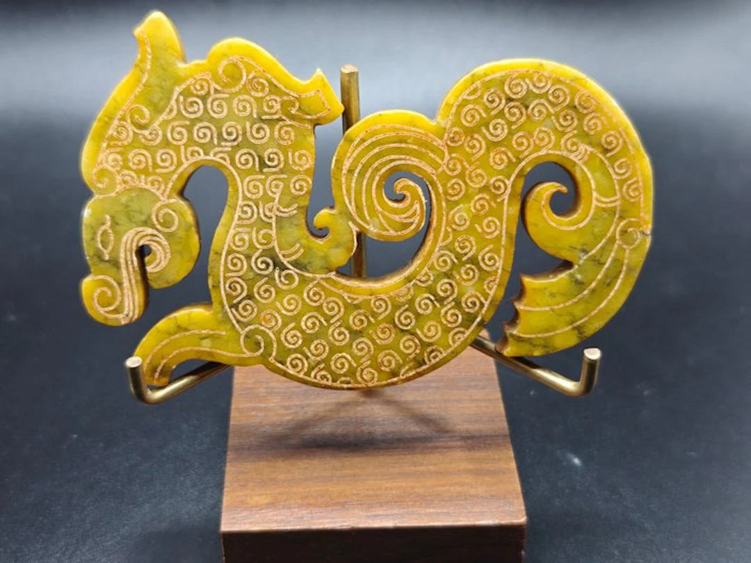 Old Serpentine Group Dragon Amulet - Height: 90.45 mm - Width: 58.81