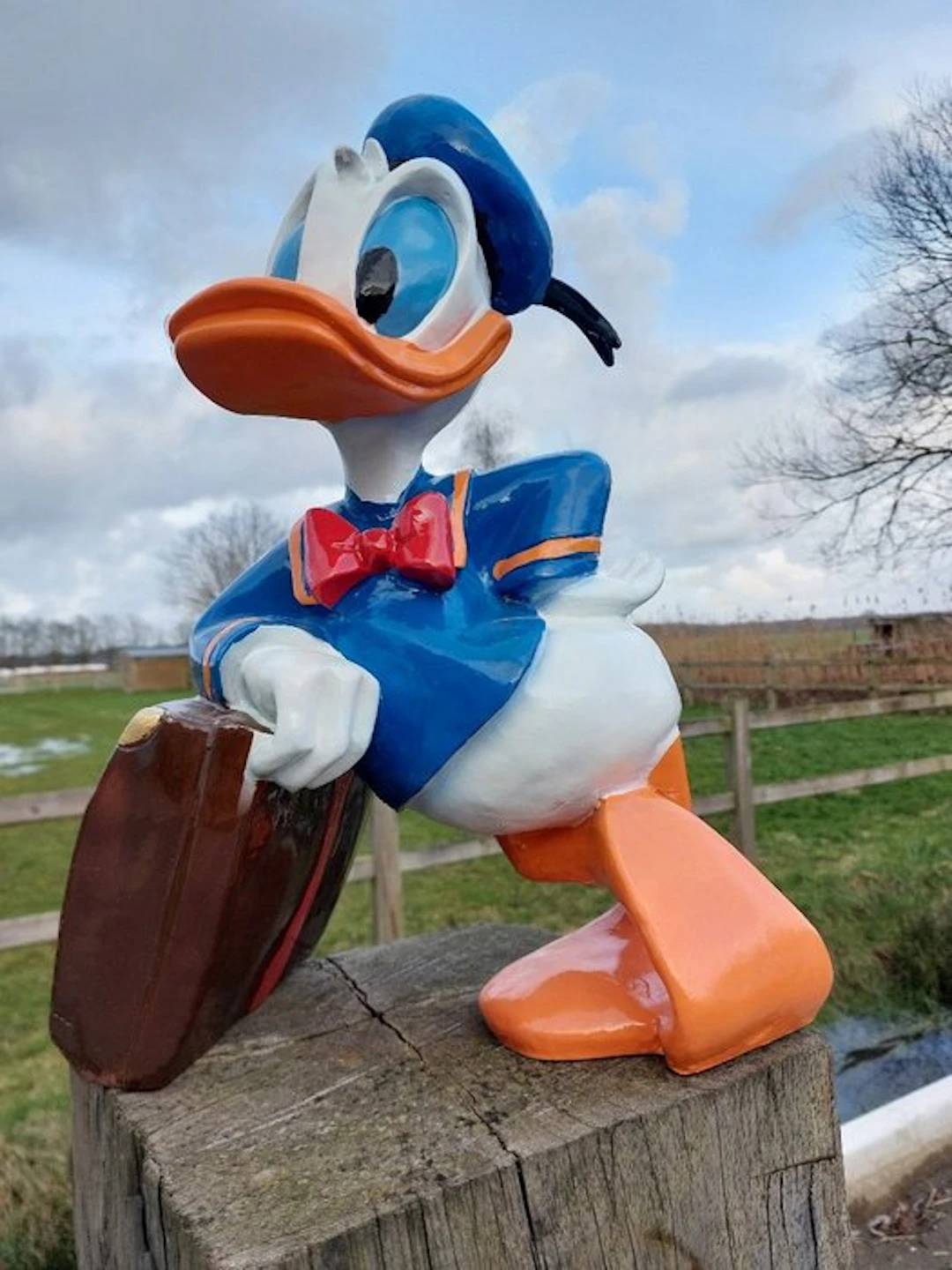 Statue, Donald Duck met koffer - 50 cm - polyresin