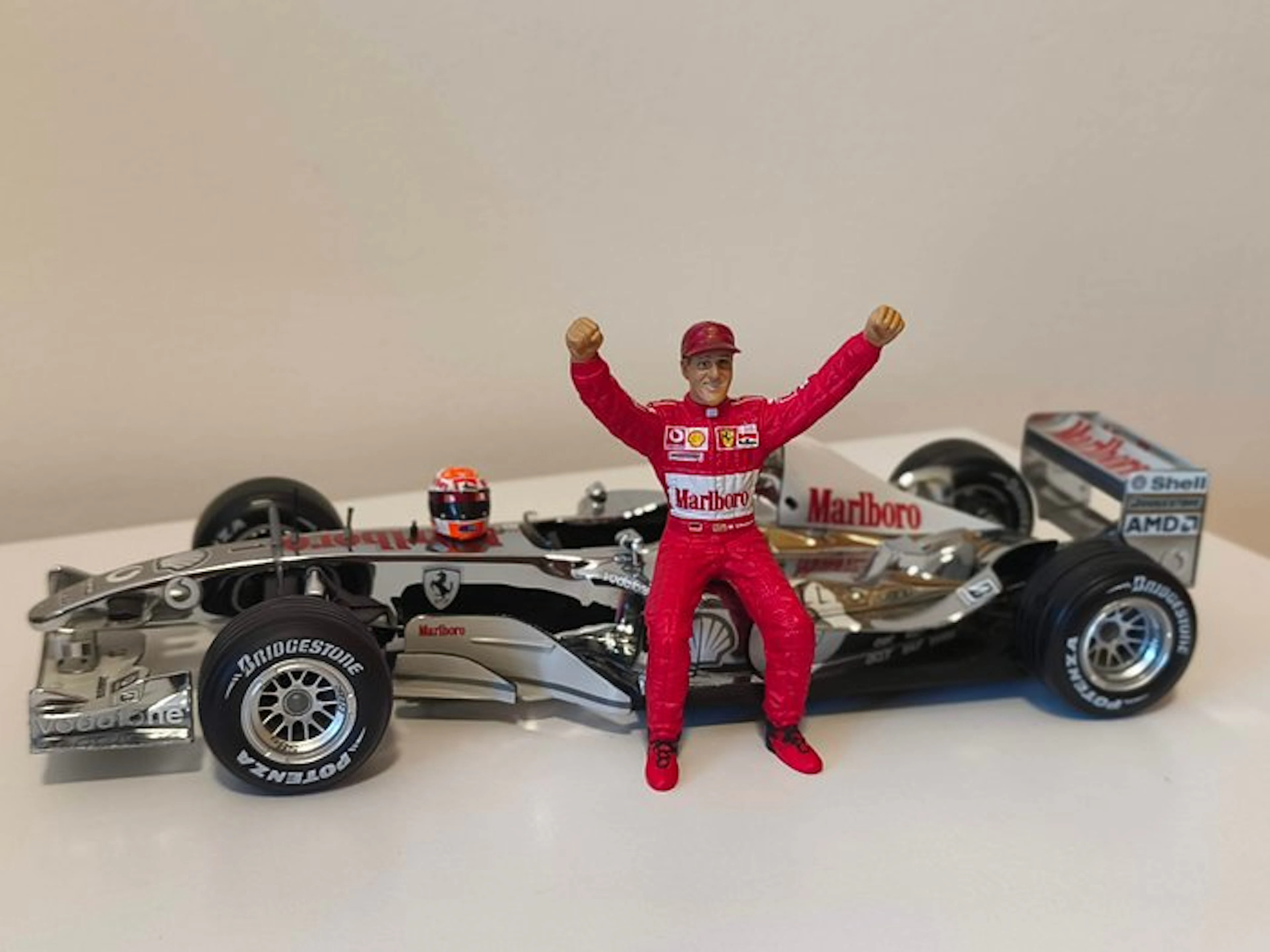 Hot Wheels 1:18 - Model car - Ferrari F2003-GA