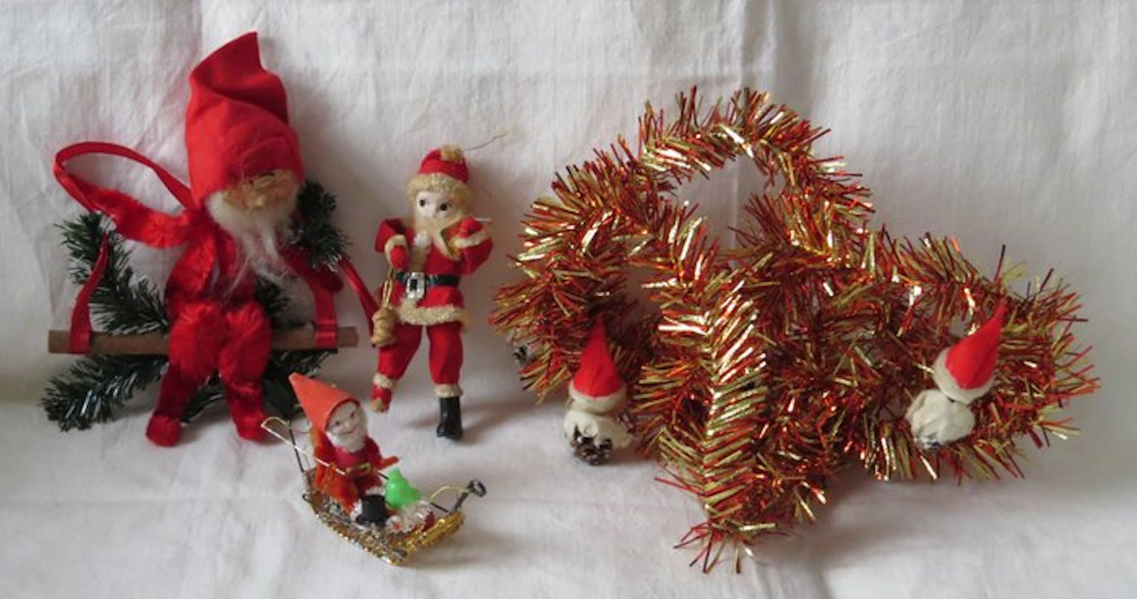 Christmas decoration (4) - Iron, Paper - Elder of Chenille Wire