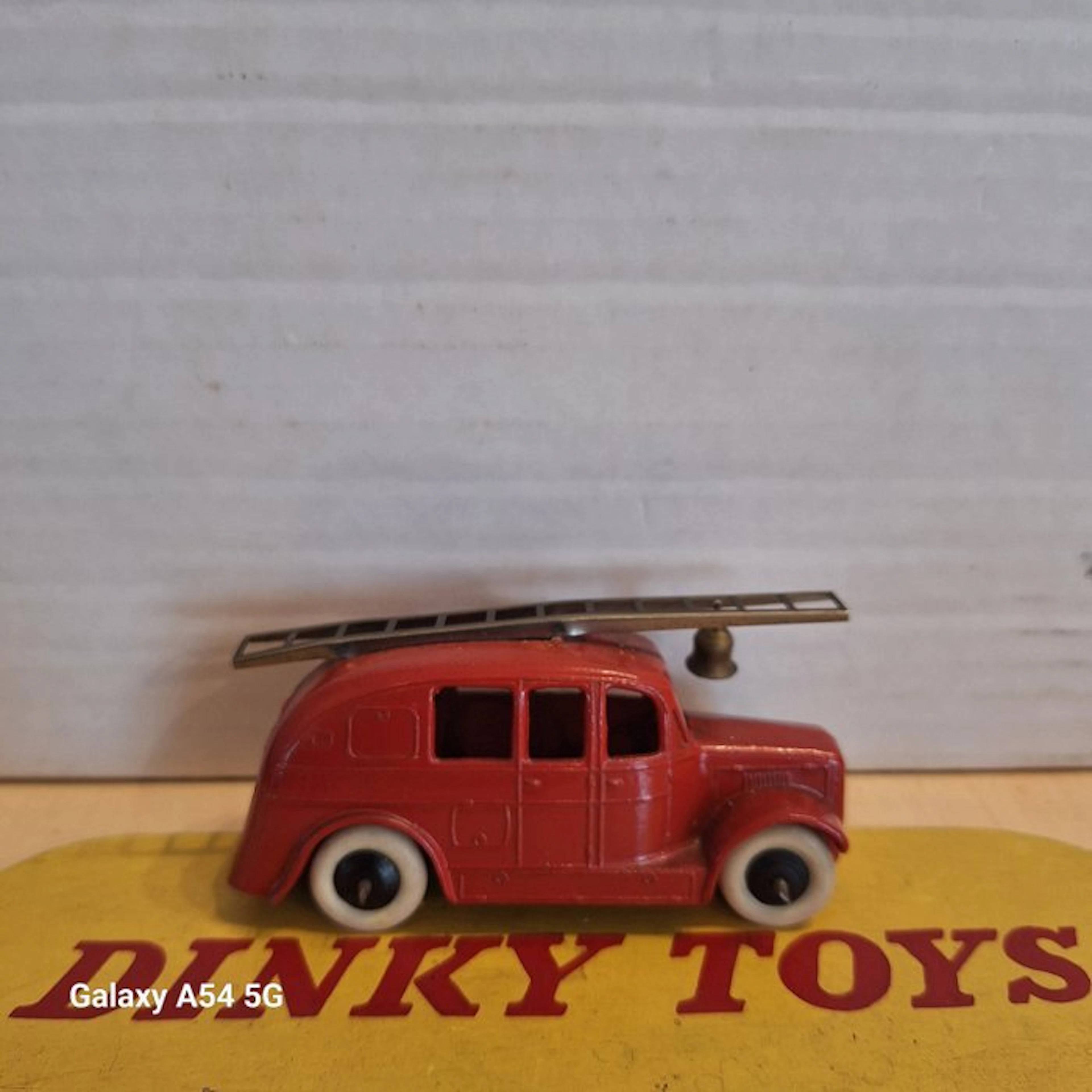Dinky Toys 1:43 - Model car - Dinky Toys - Fire Engine