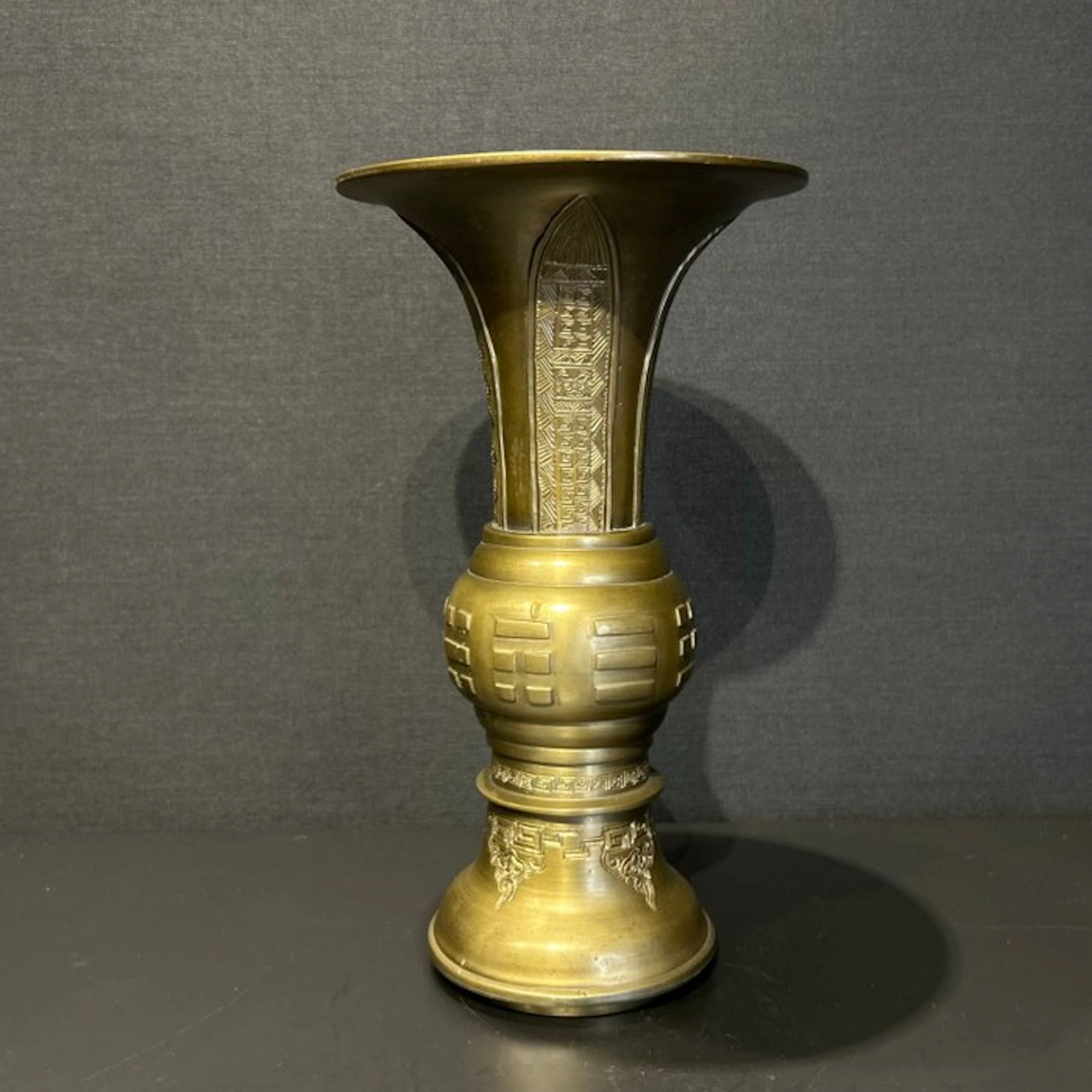 Vase - Bronze - China - Qing Dynasty (1644-1911) - Bronze...