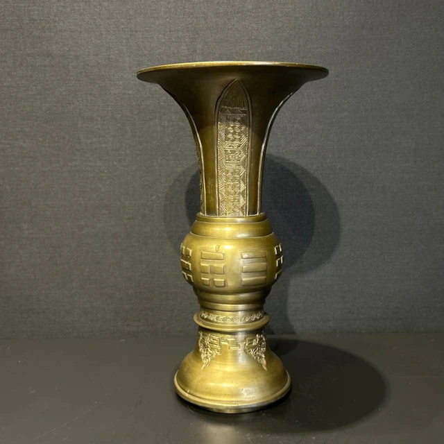 Vase - Bronze - China - Qing Dynasty (1644-1911) - Bronze...