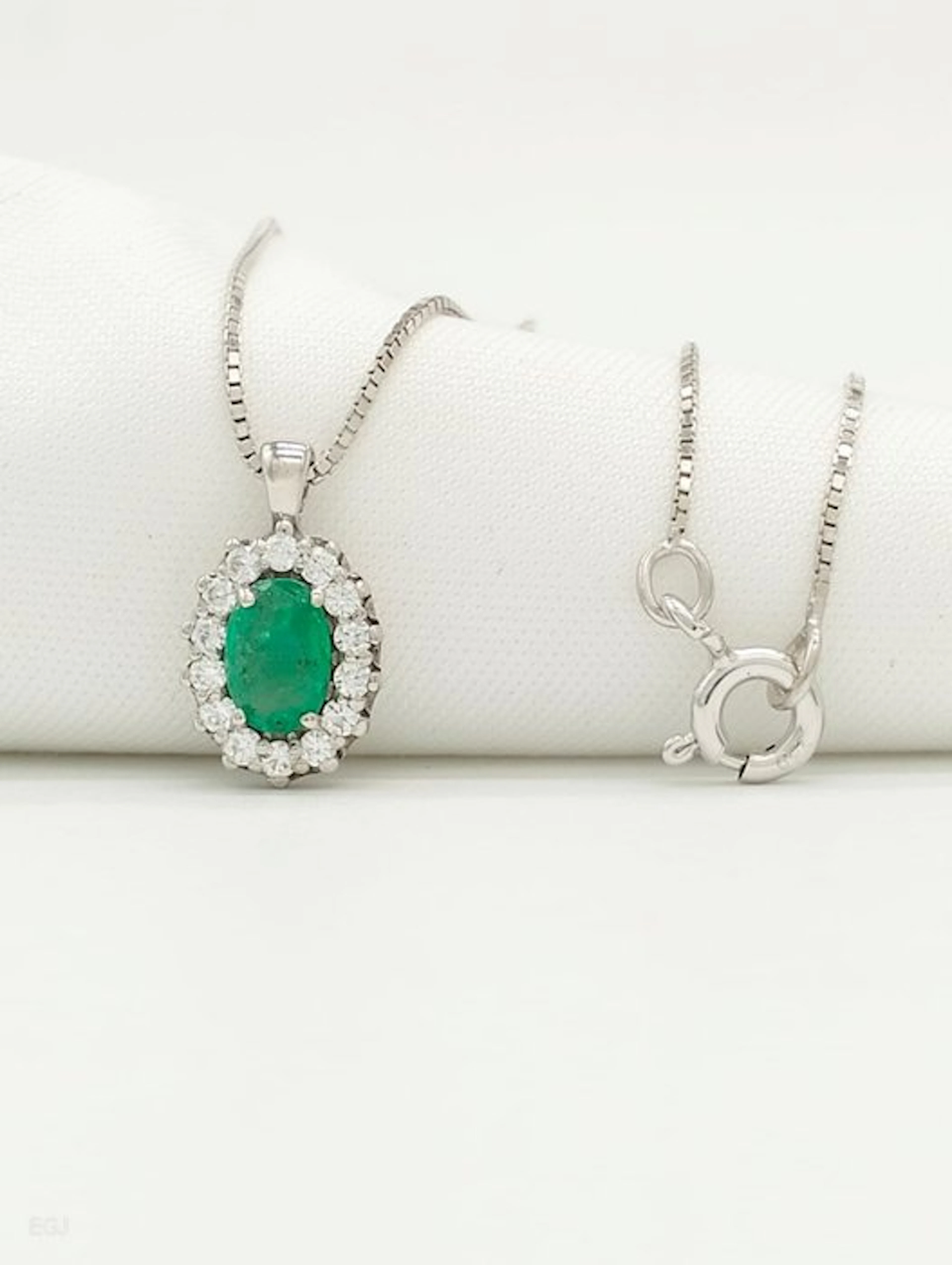 No reserve price - Necklace with pendant - 18 kt. White gold Emerald - Diamond