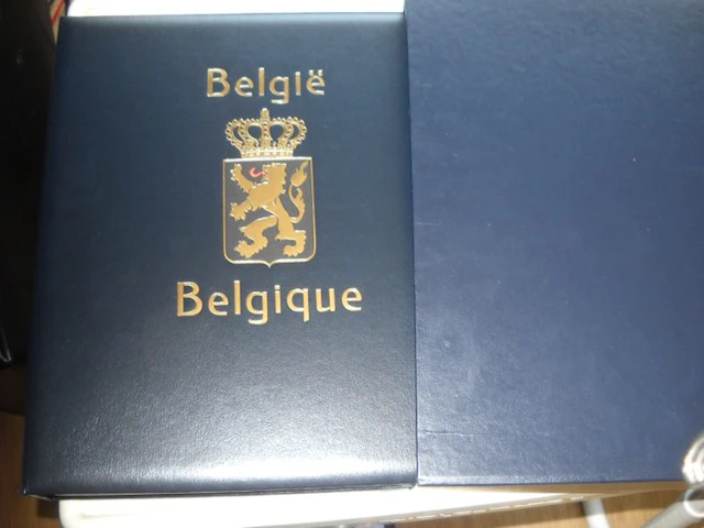 Belgium - Davo Luxe Quilted Album IV 1985 to 1994 & Annex***