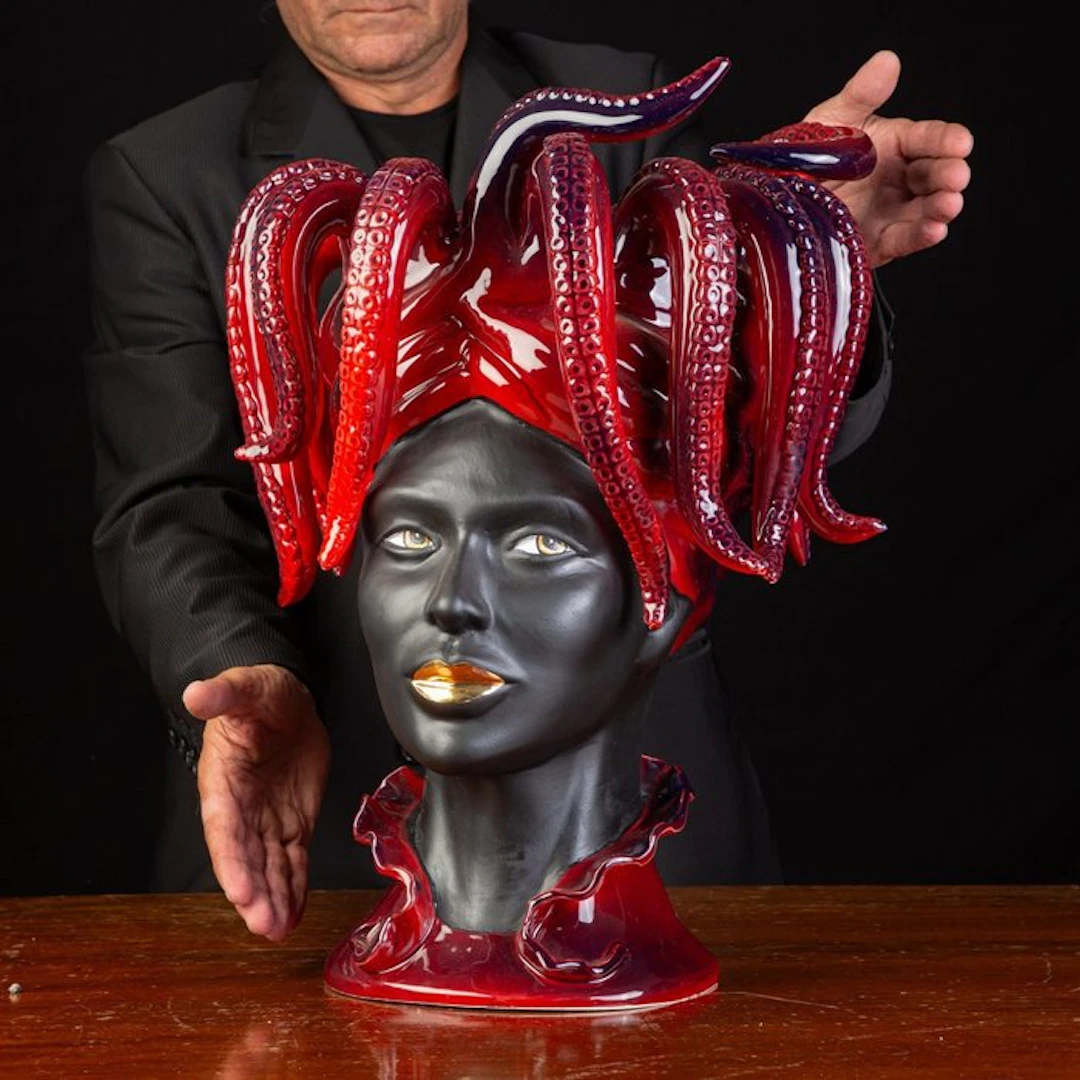 Cori Amenta - Statue