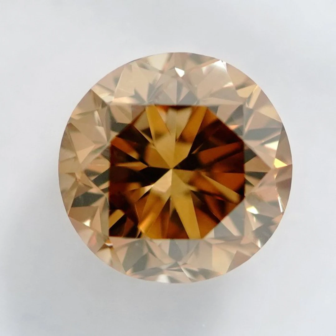 No reserve price - 1 pcs Diamond (Natural coloured)...