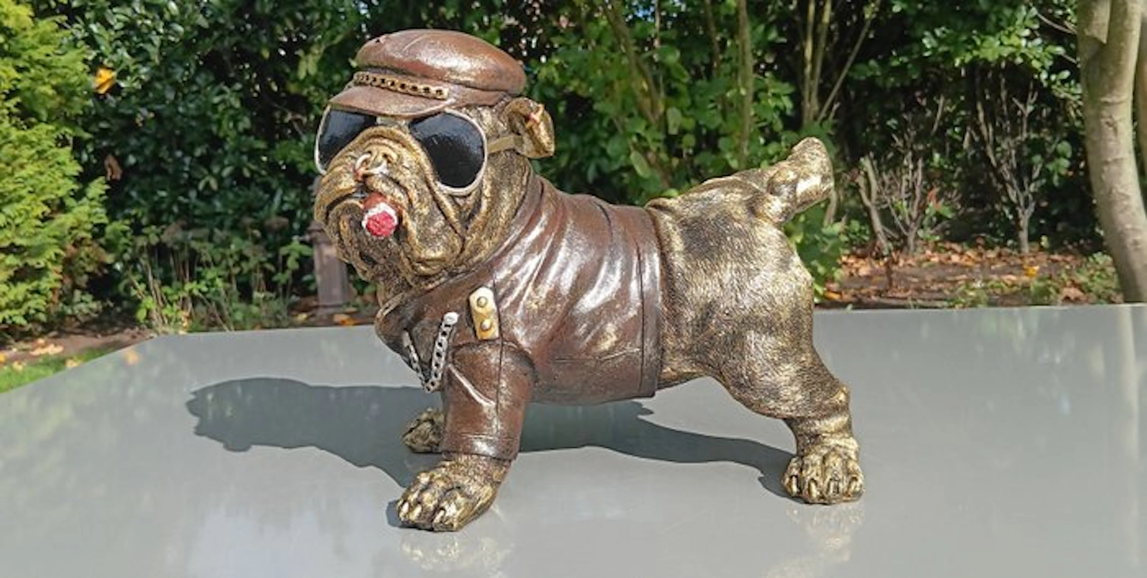 tilt zijn poot op - Statue, Bulldog in steampunk uitgevoerd - 23.5 cm - resin