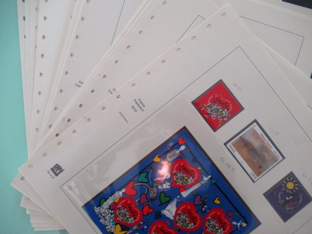 France 2010 - Superb stamp collection in SAFE sheets.