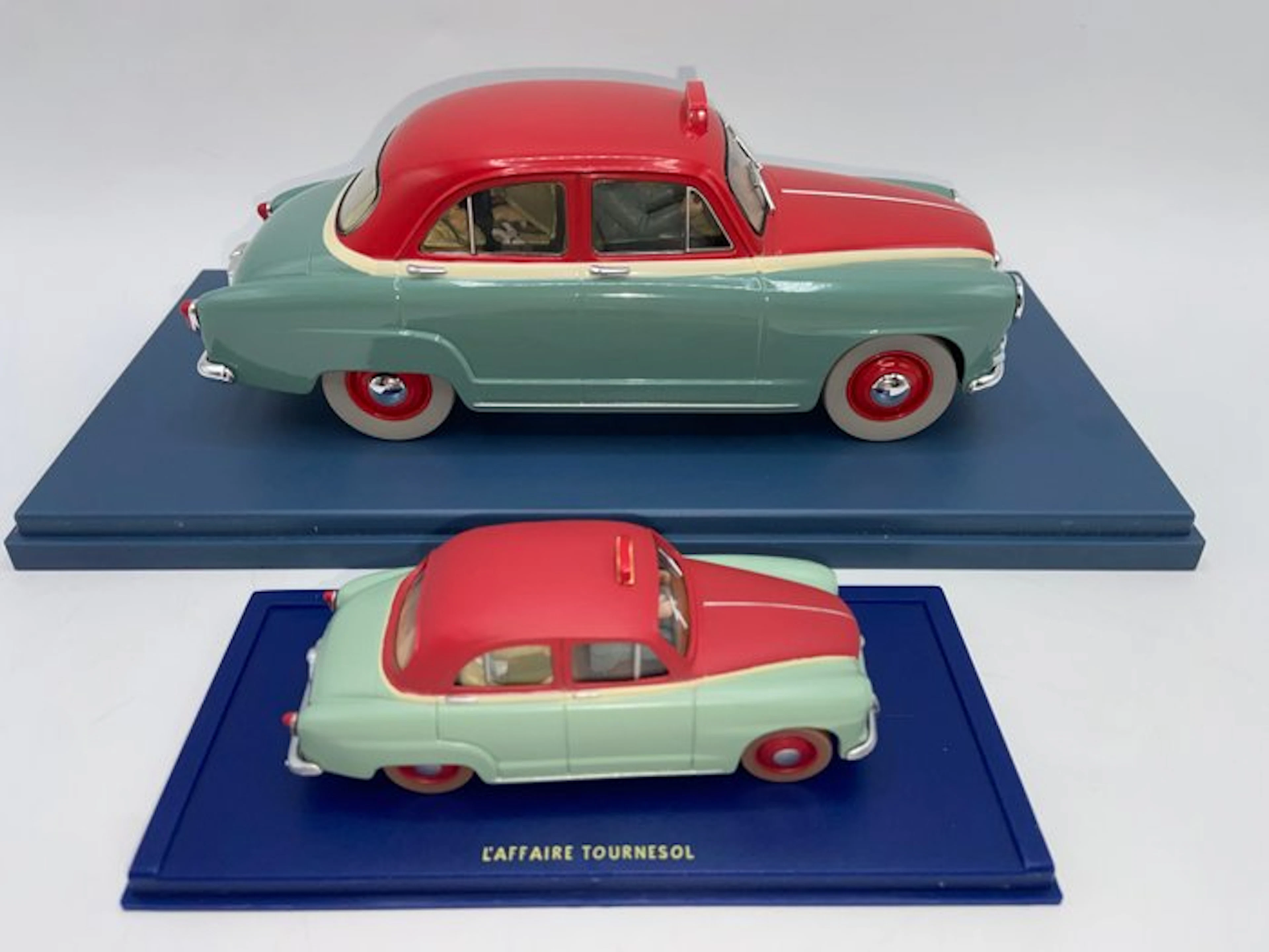 Atlas 1:24 - Model car (2) - Tintin – The Simca Taxi « The Calculus Affair »
