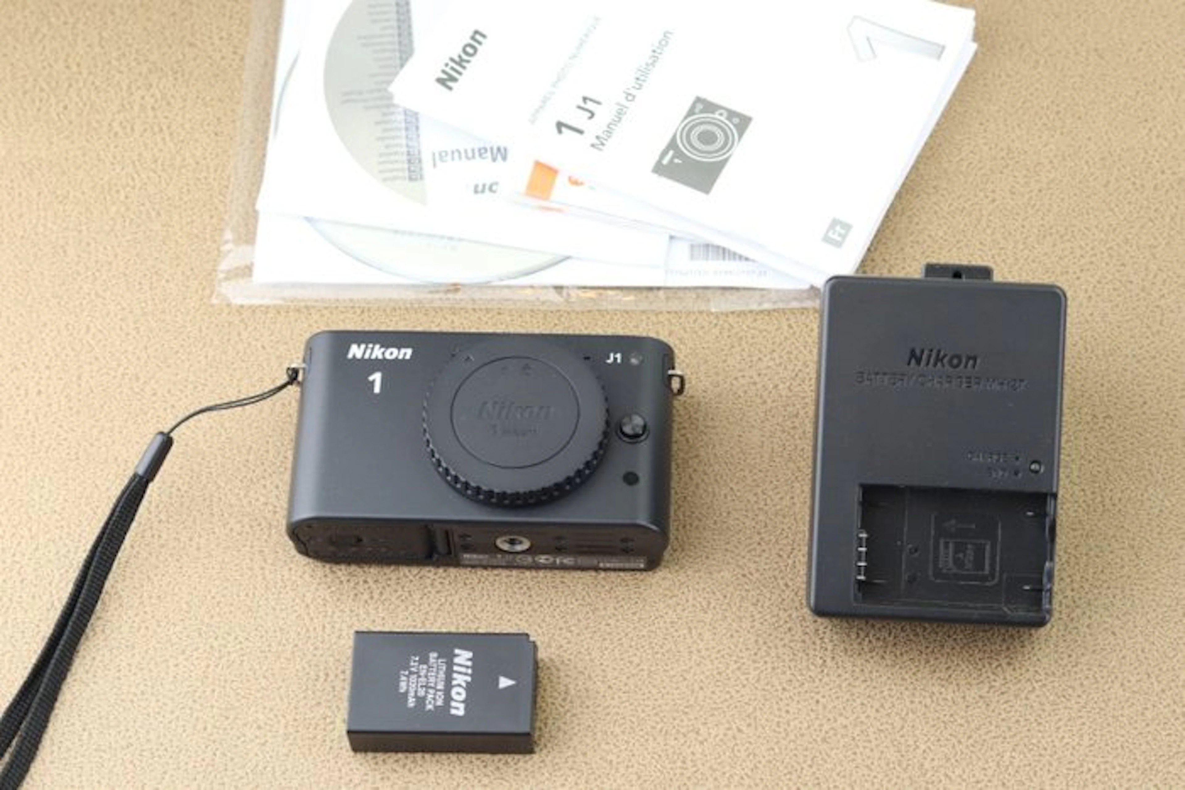 Nikon 1, J1 Body + Accessoires Digital camera
