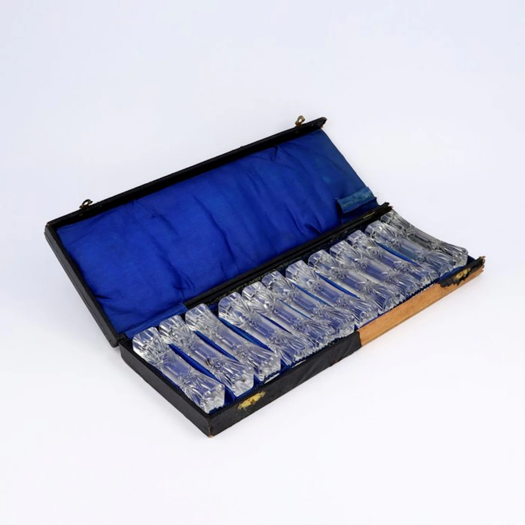 NO RESERVE. Cristallerie de Saint-Louis. - Knife rest (12) - Crystal