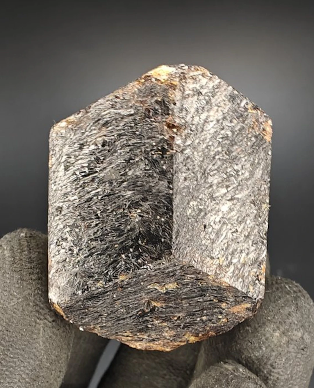Dravite Crystal - Height: 4.5 cm - Width: 3.5 cm- 87 g