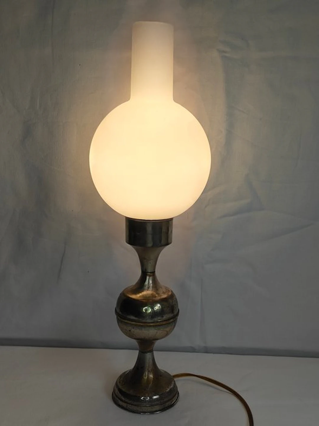 Table lamp - Opaline glass, .800 silver