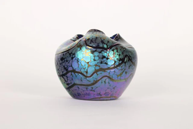 Lötz Witwe, Loetz - Vase - Cobalt Papillon - Iridescent glass