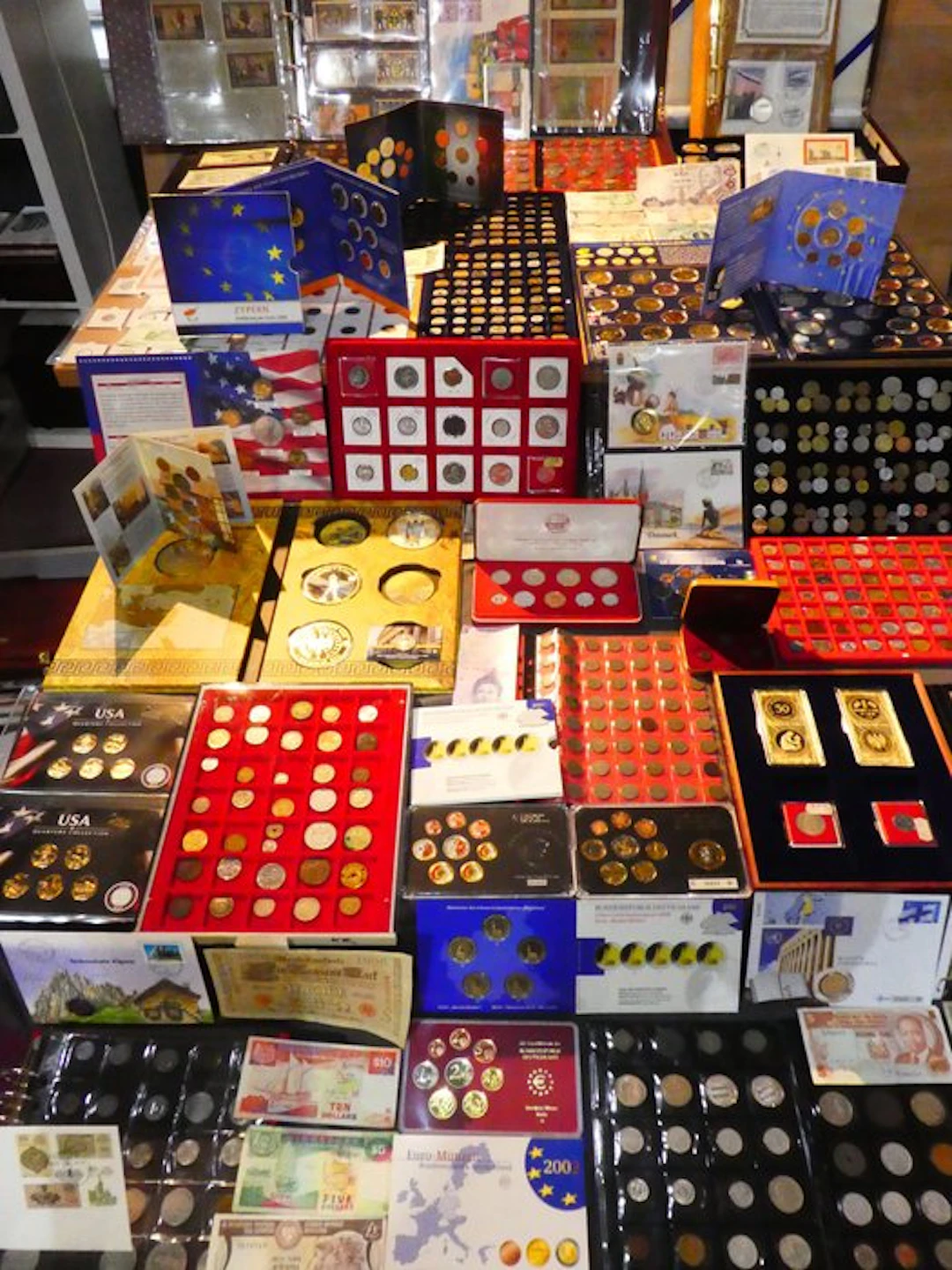 Europe. Collection of coins/banknote/medals/euro inkl