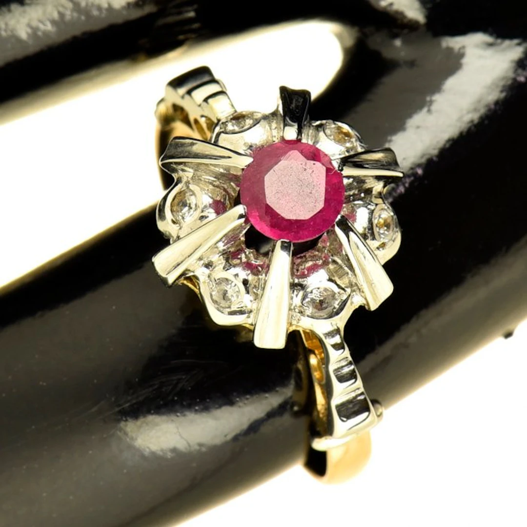 Ring - 18 kt. Yellow gold Ruby