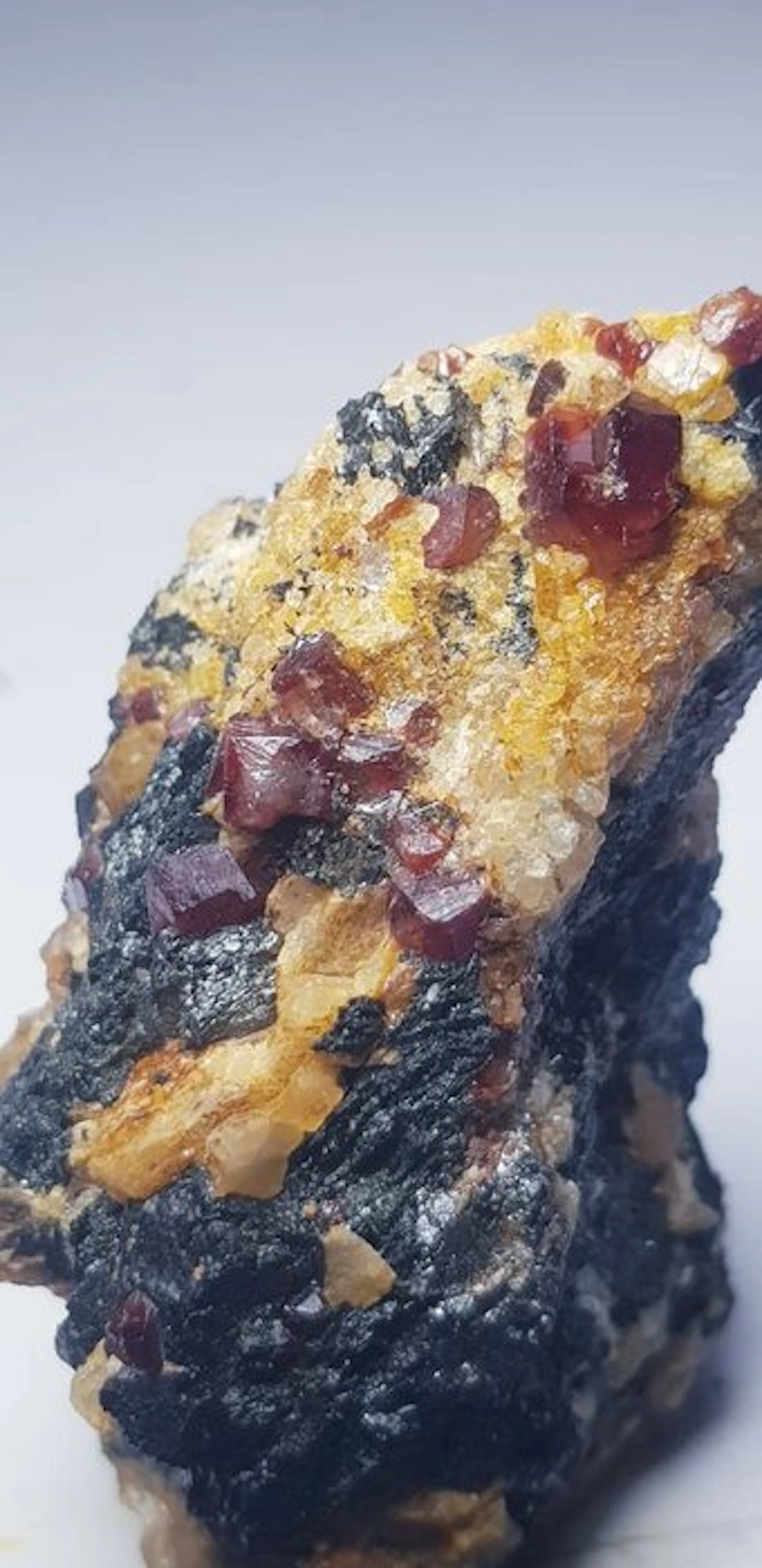 Natural Red Zircon Specimen - Height: 70 mm - Width: 37 mm- 133 g - (1)