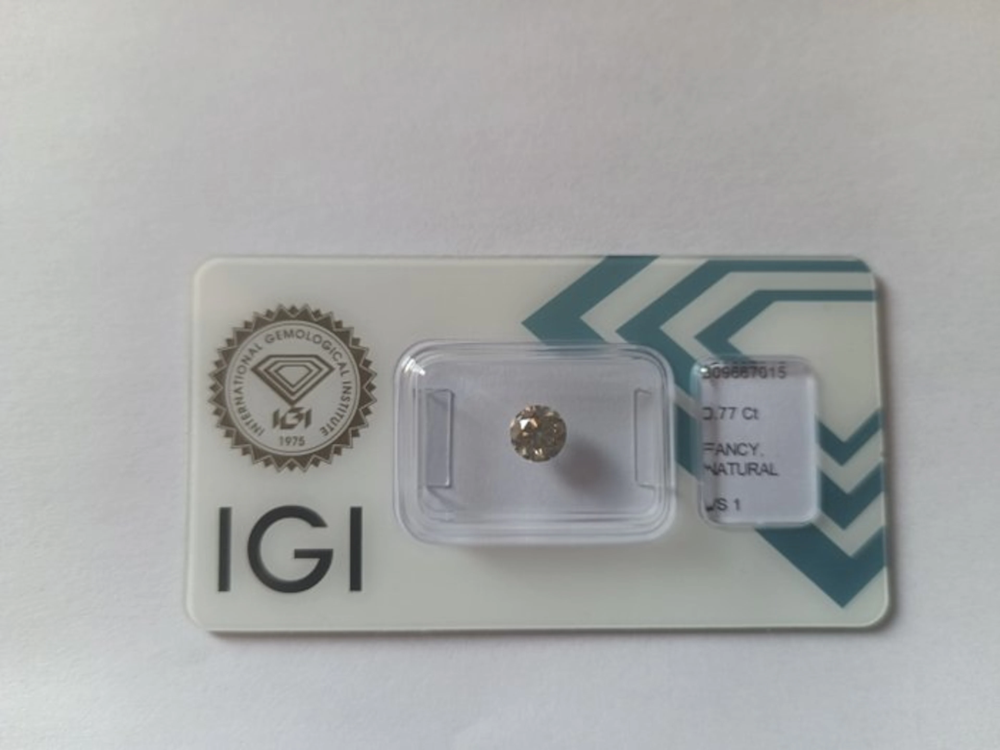 1 pcs Diamond (Natural coloured) - 0.77 ct - Round...