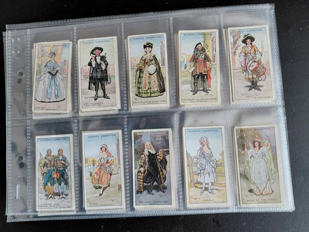 United Kingdom - Various costume figures / illustrations...