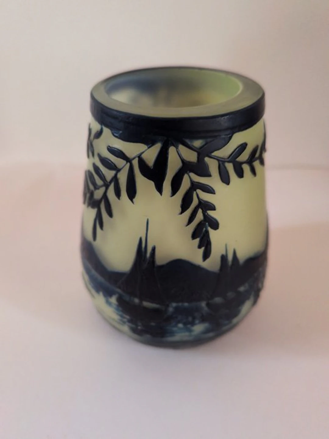 Vase - Glass - Signed pâte de verre vase