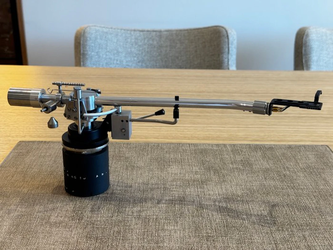 SAEC - WE.308 - Static-balanced tonearm Turntable