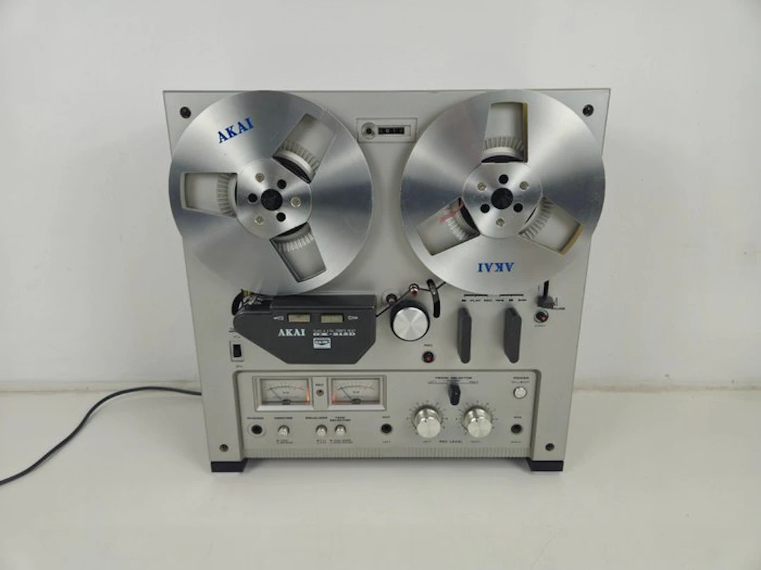 Akai - GX215 D Reel to reel deck 18 cm