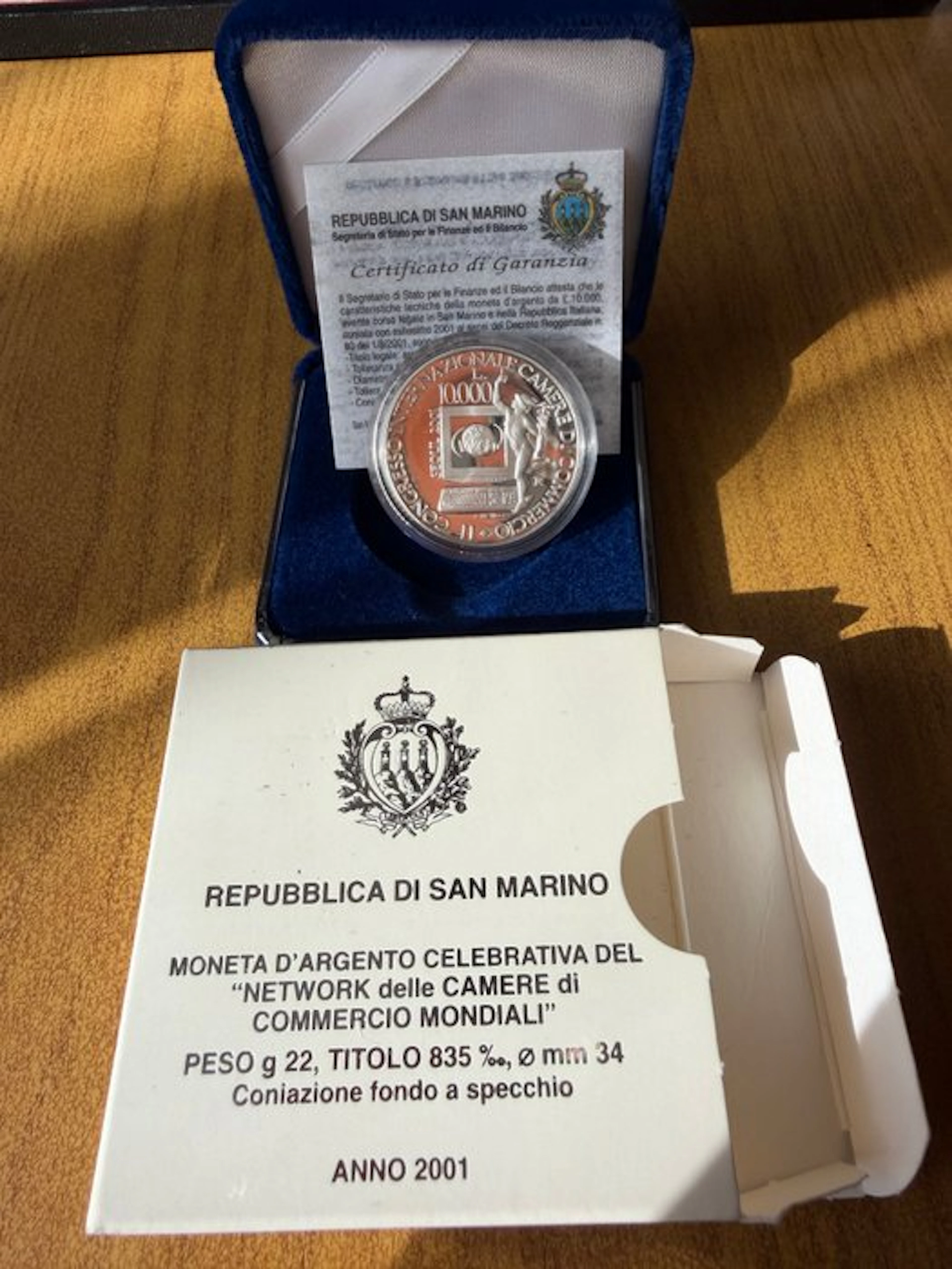 San Marino. 10000 Lire 2001 "Camere di Commercio" (No reserve price)