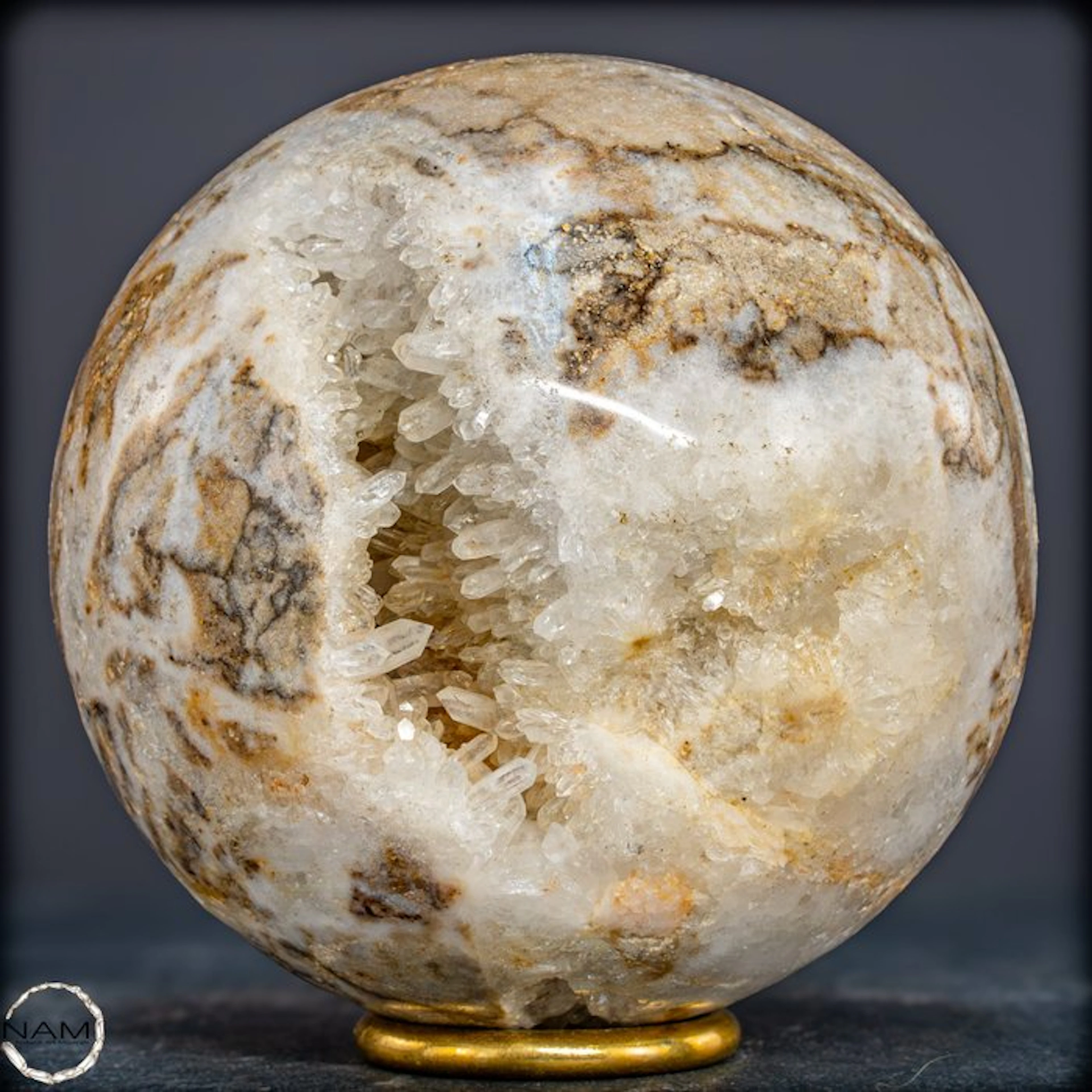 Unique quartz sphere from Indonesia – Natural beauty with...