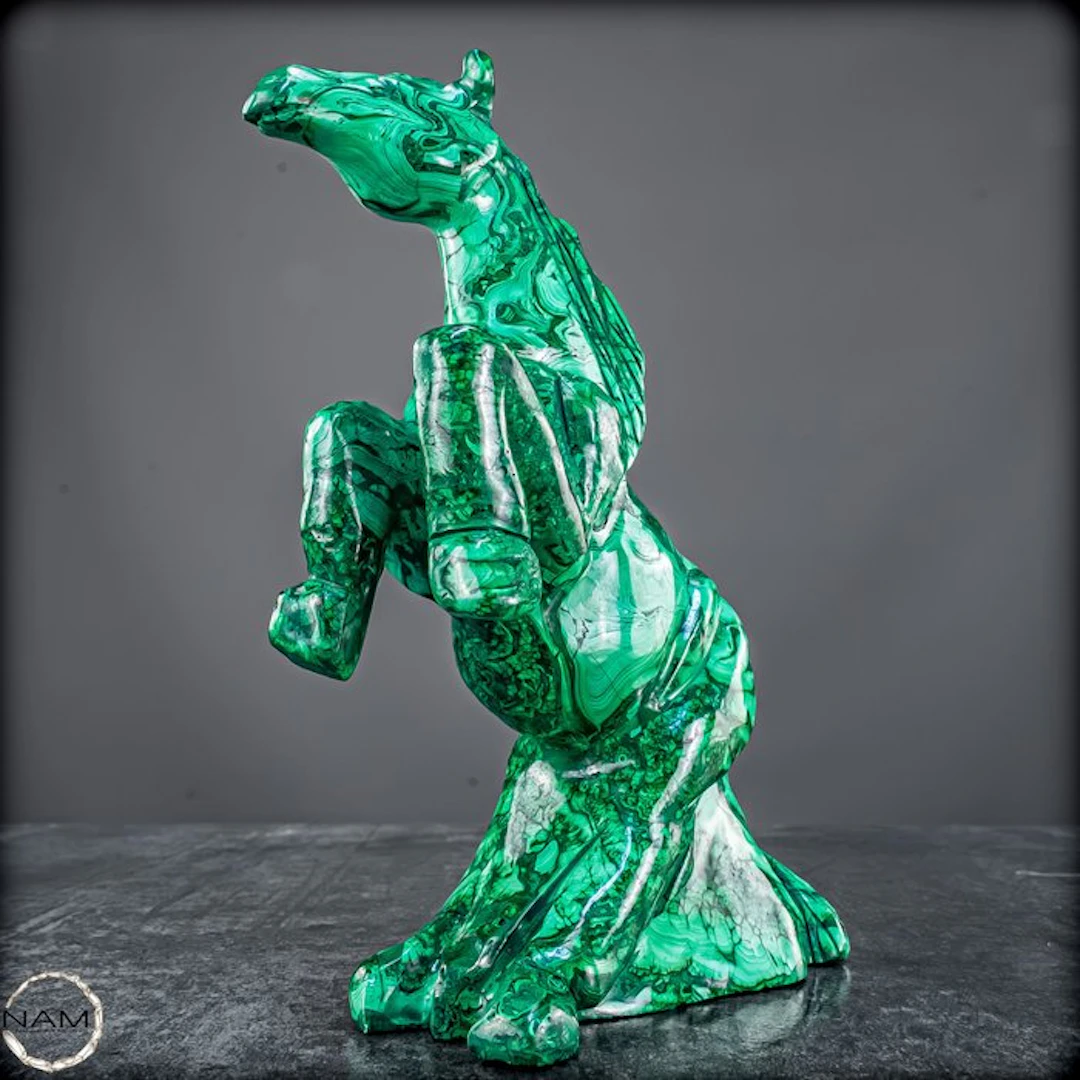 Majestic malachite horse – artistic gemstone figurine...